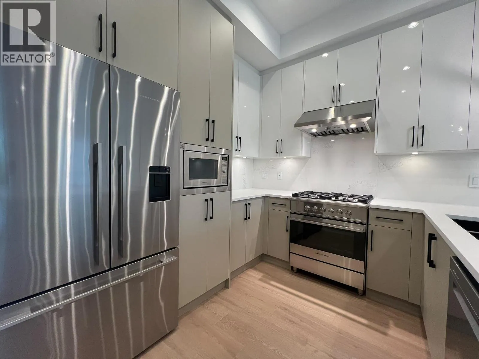 15 3033 SHELL ROAD