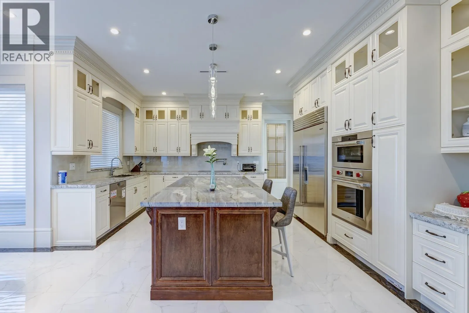 7991 SUNNYHOLME CRESCENT