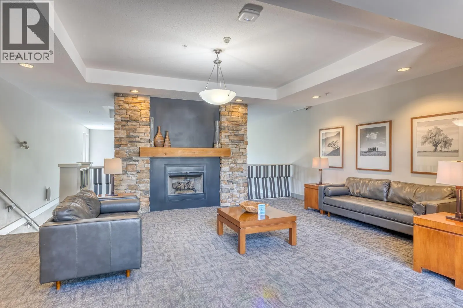 84 1380 PINETREE WAY