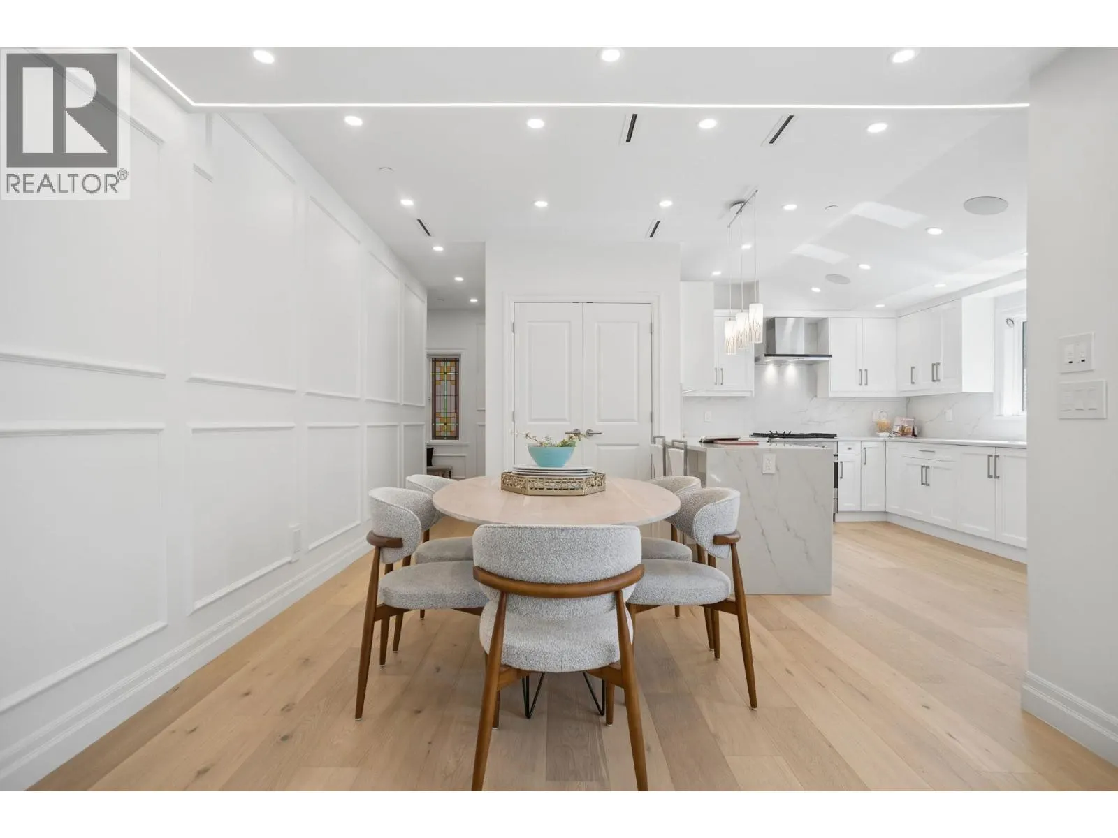 2012 W 15TH AVENUE