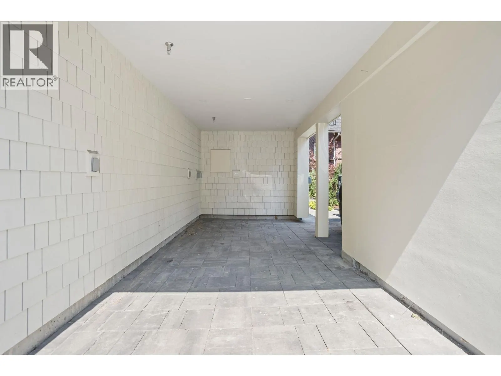2012 W 15TH AVENUE
