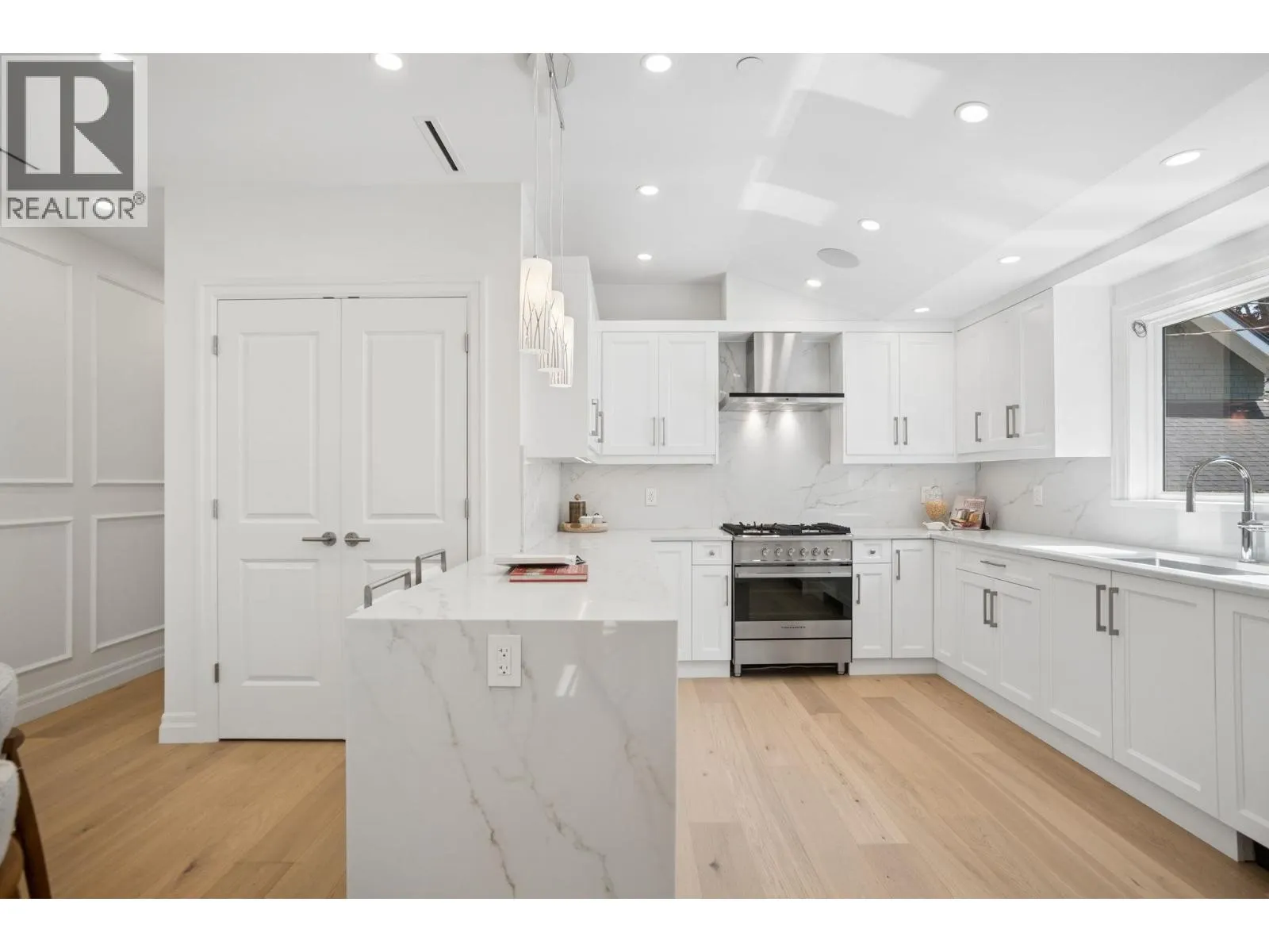 2012 W 15TH AVENUE