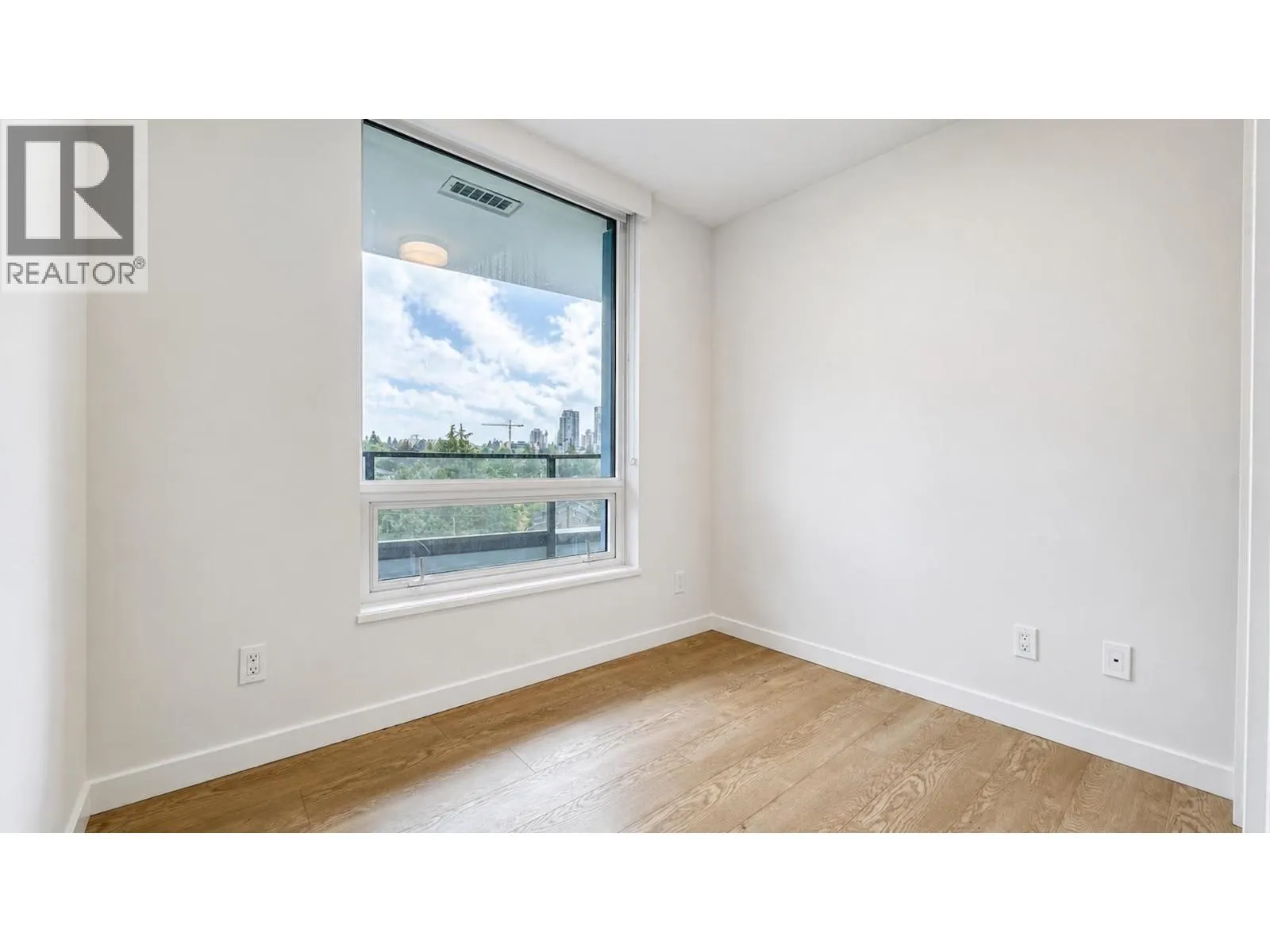 704 8238 LORD STREET