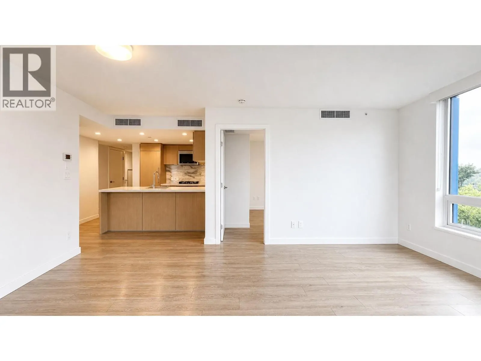 704 8238 LORD STREET