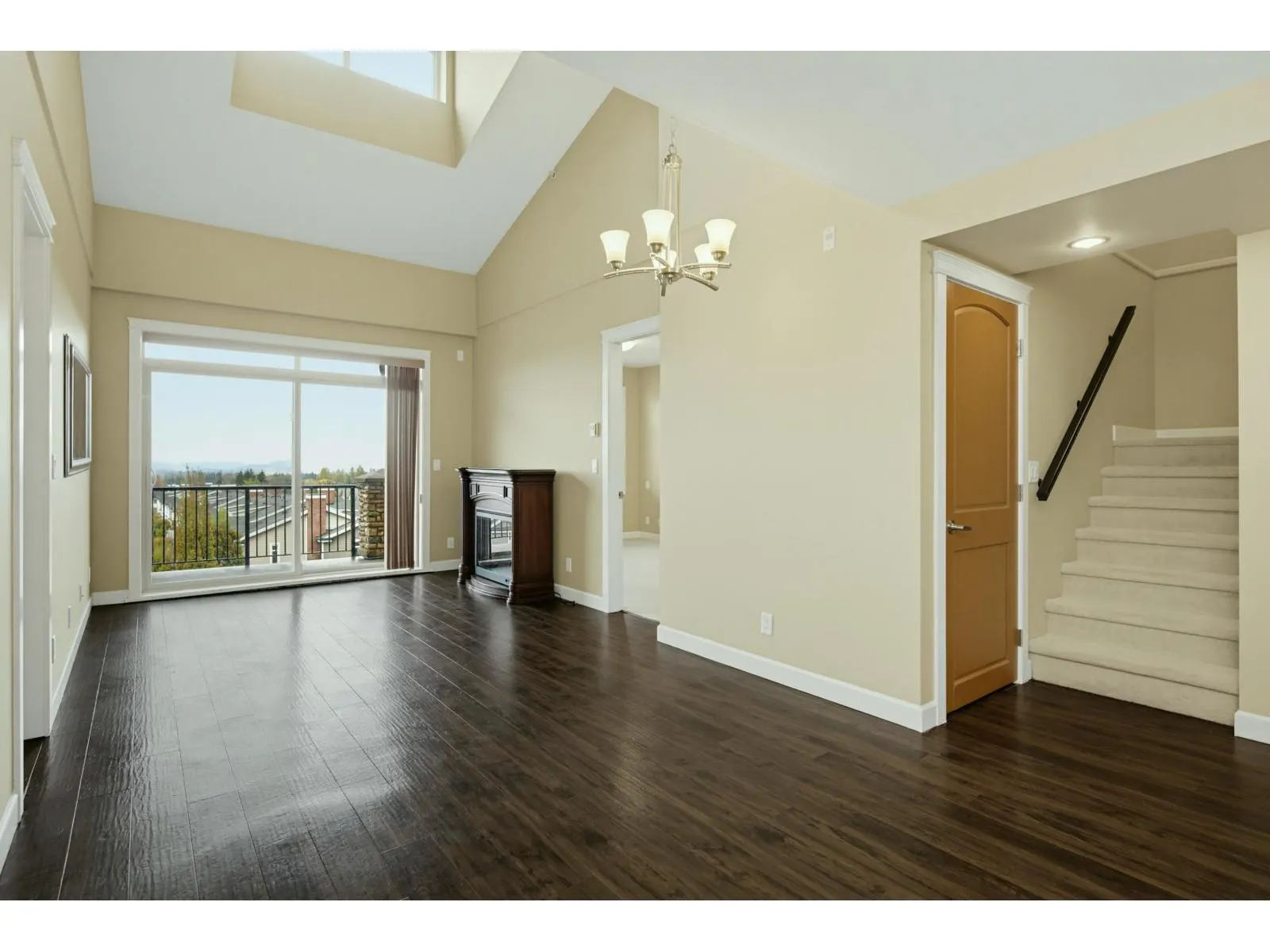 567 8328 207A STREET