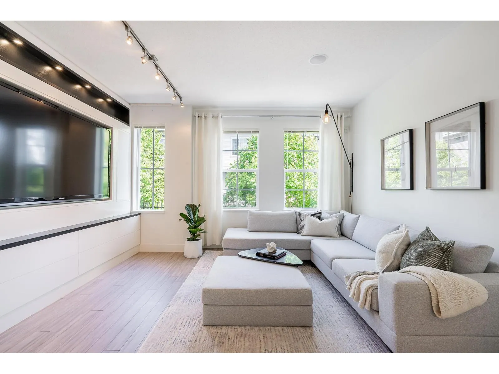 39 3399 151 STREET