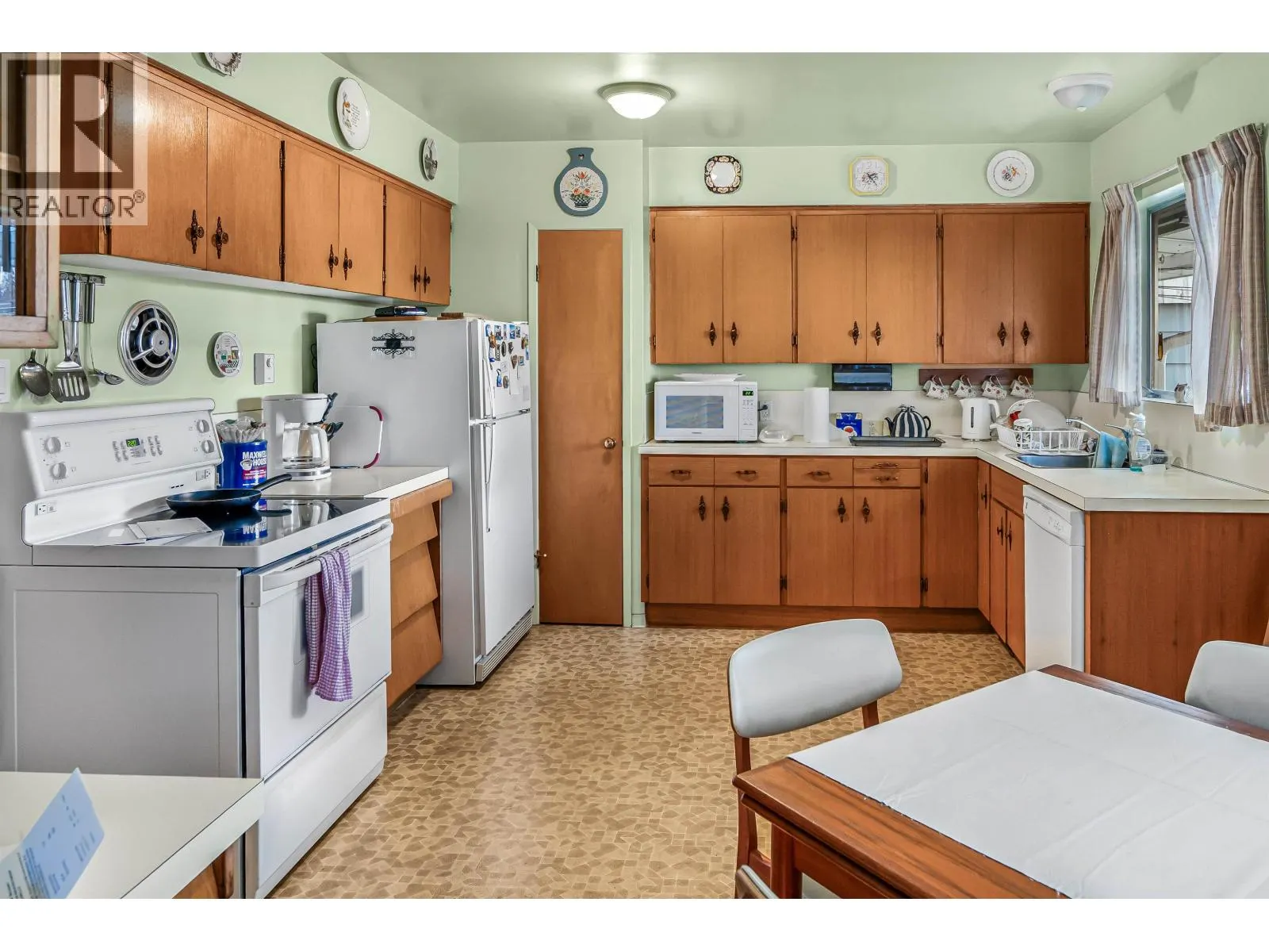 335 W 28TH STREET