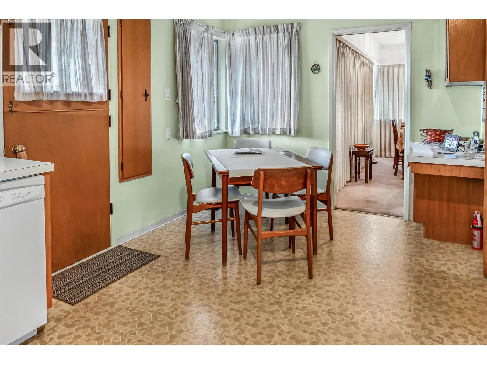 335 W 28TH STREET
