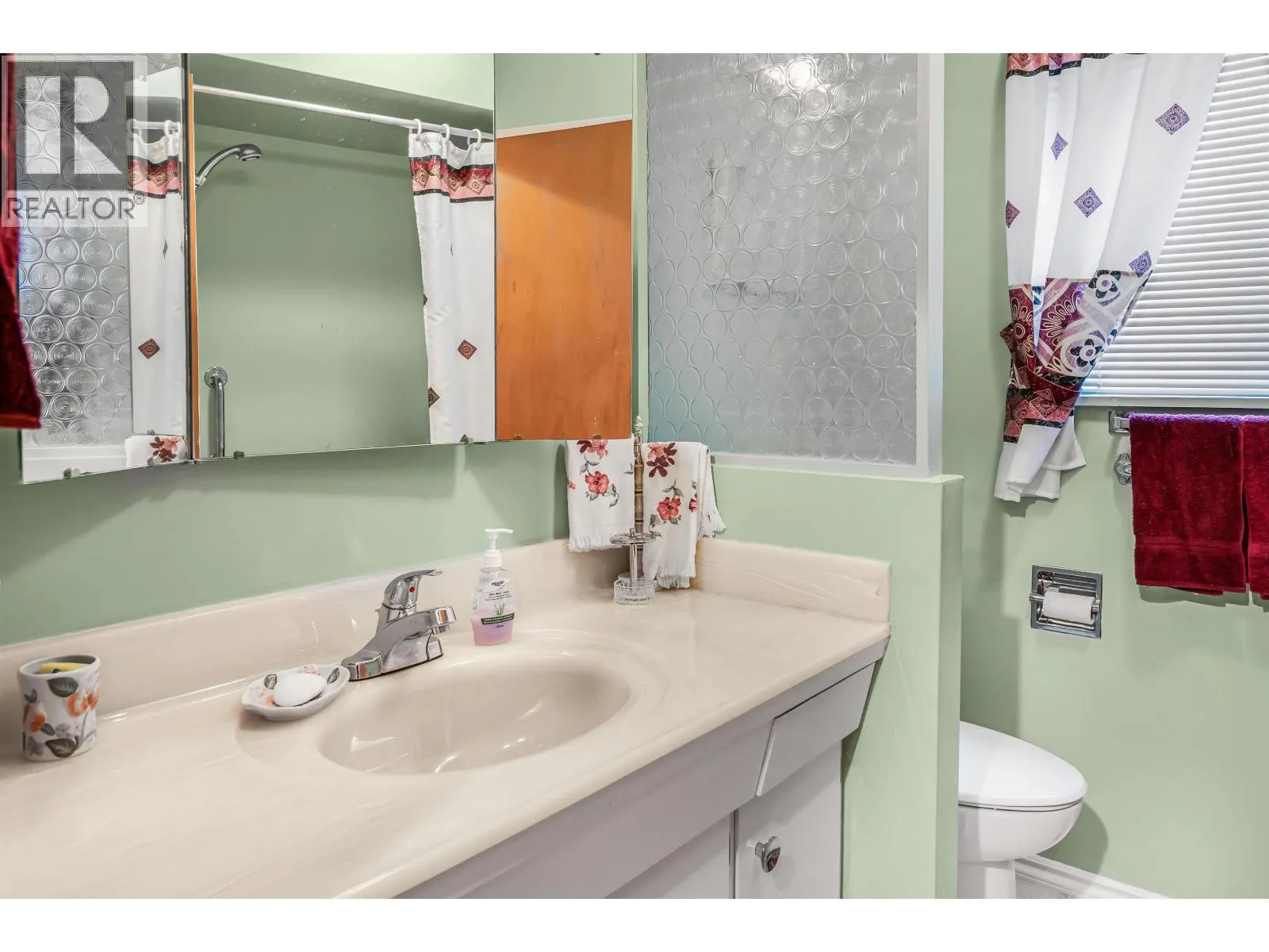 335 W 28TH STREET