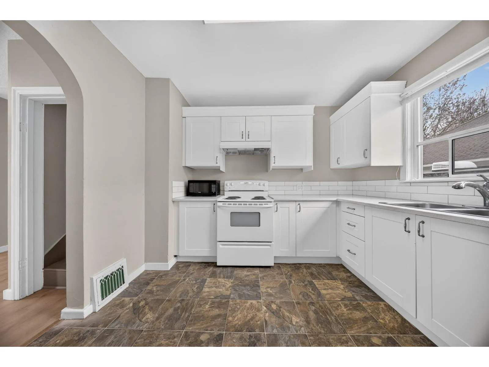 46199 SECOND AVENUE|Chilliwack Proper East