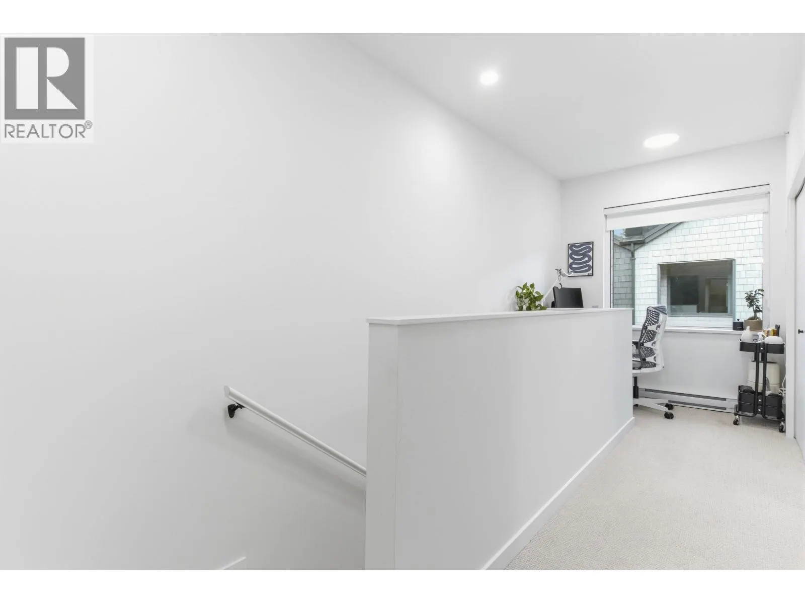 7 1089 WILSON CRESCENT