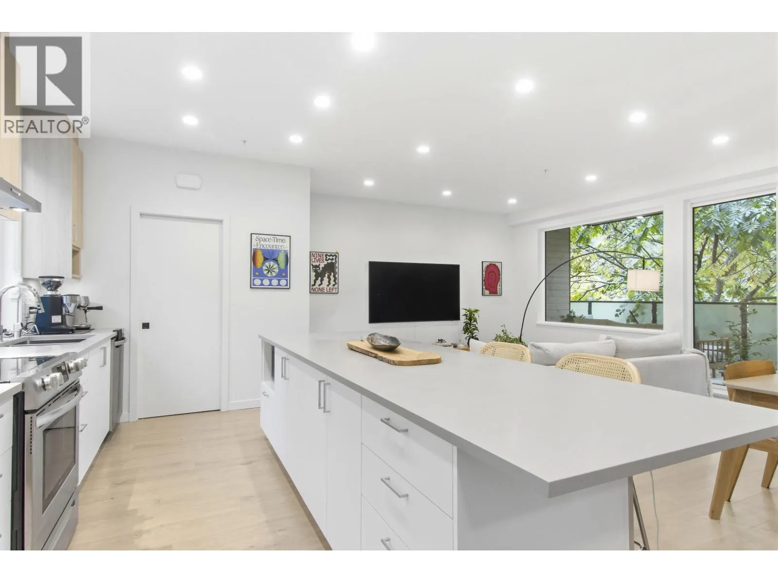 7 1089 WILSON CRESCENT