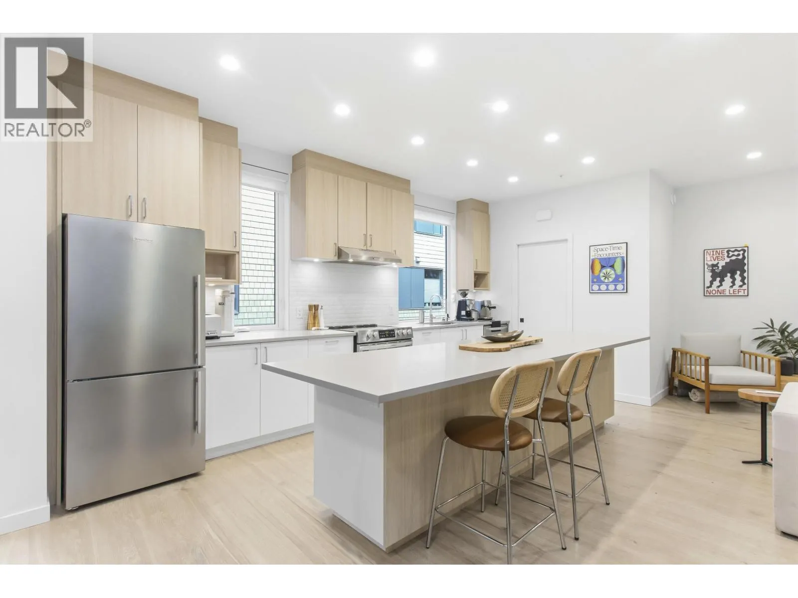 7 1089 WILSON CRESCENT