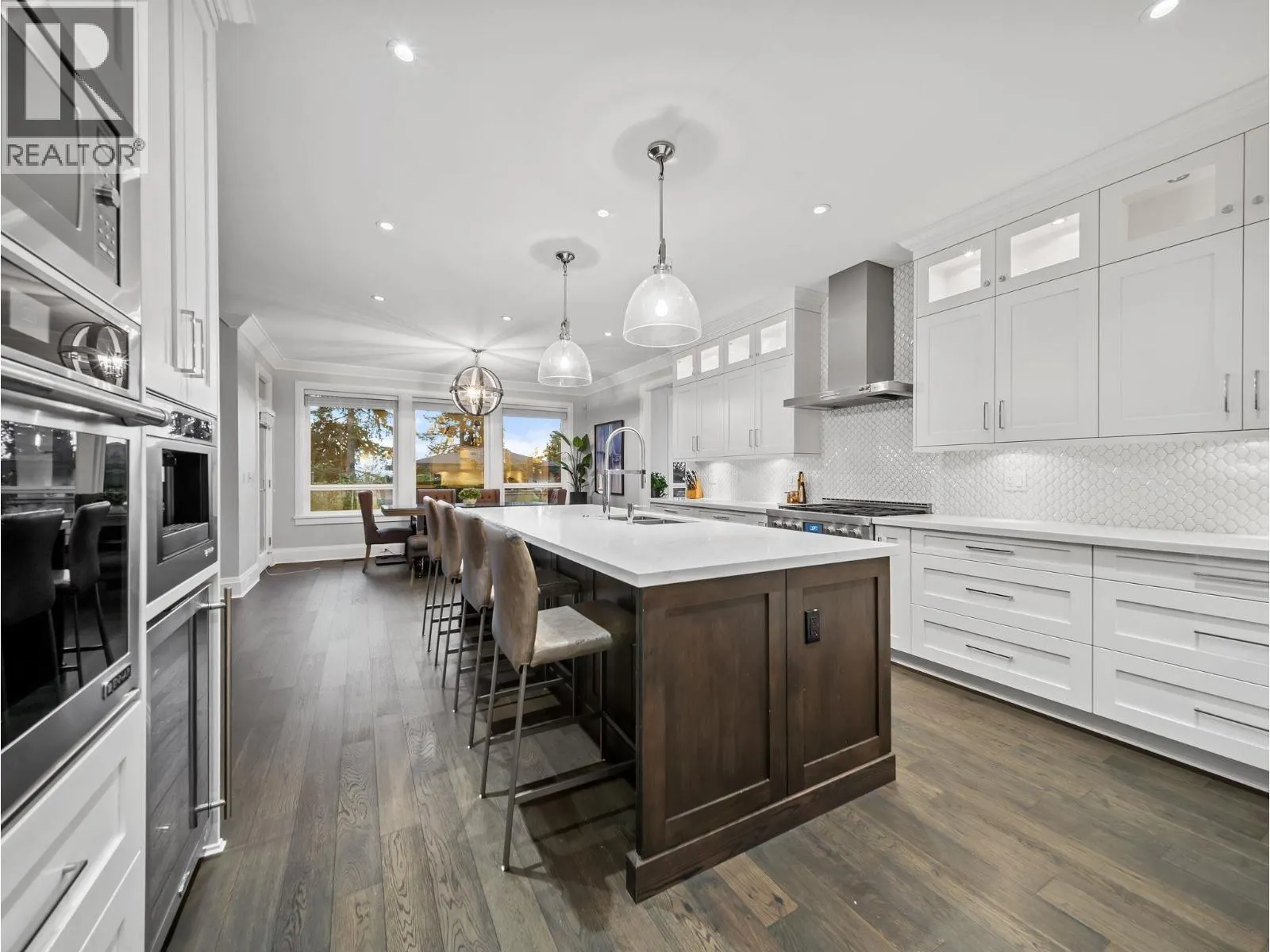 433 E QUEENS ROAD