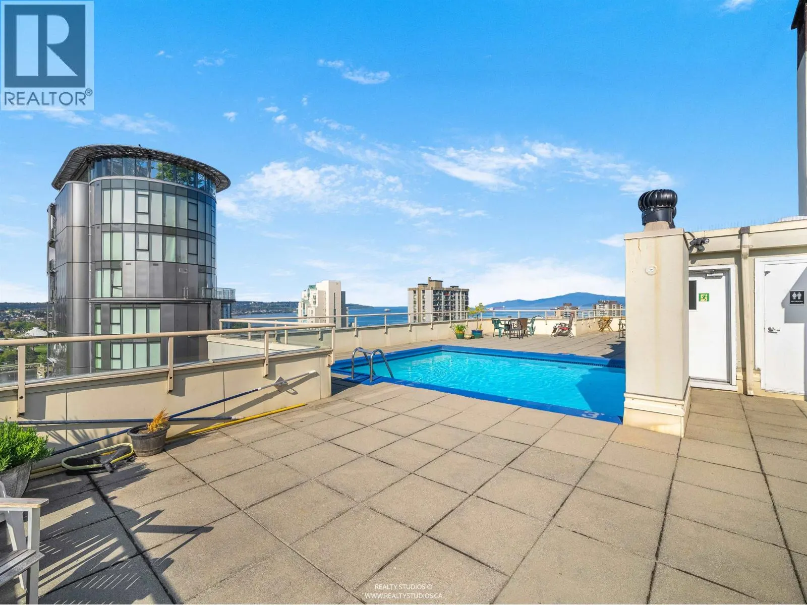 1205 1250 BURNABY STREET