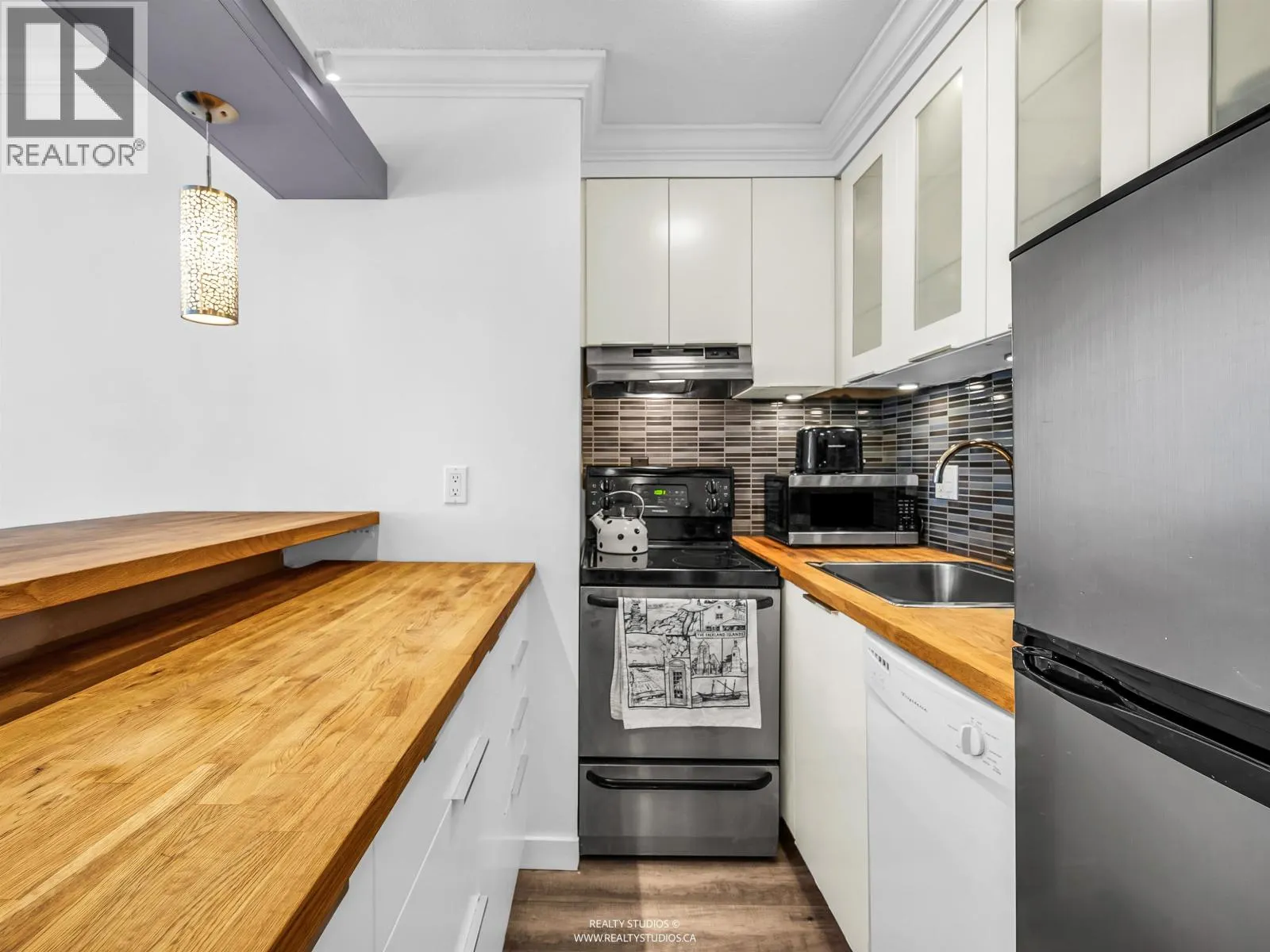 1205 1250 BURNABY STREET
