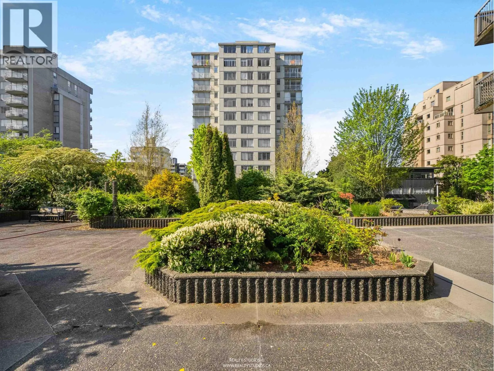 1205 1250 BURNABY STREET