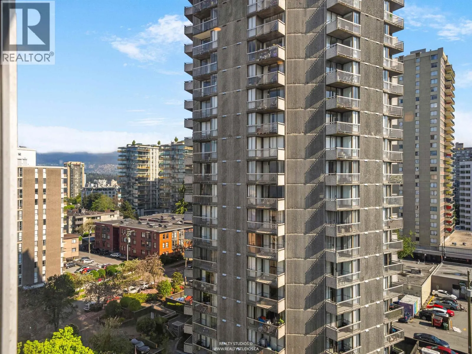 1205 1250 BURNABY STREET
