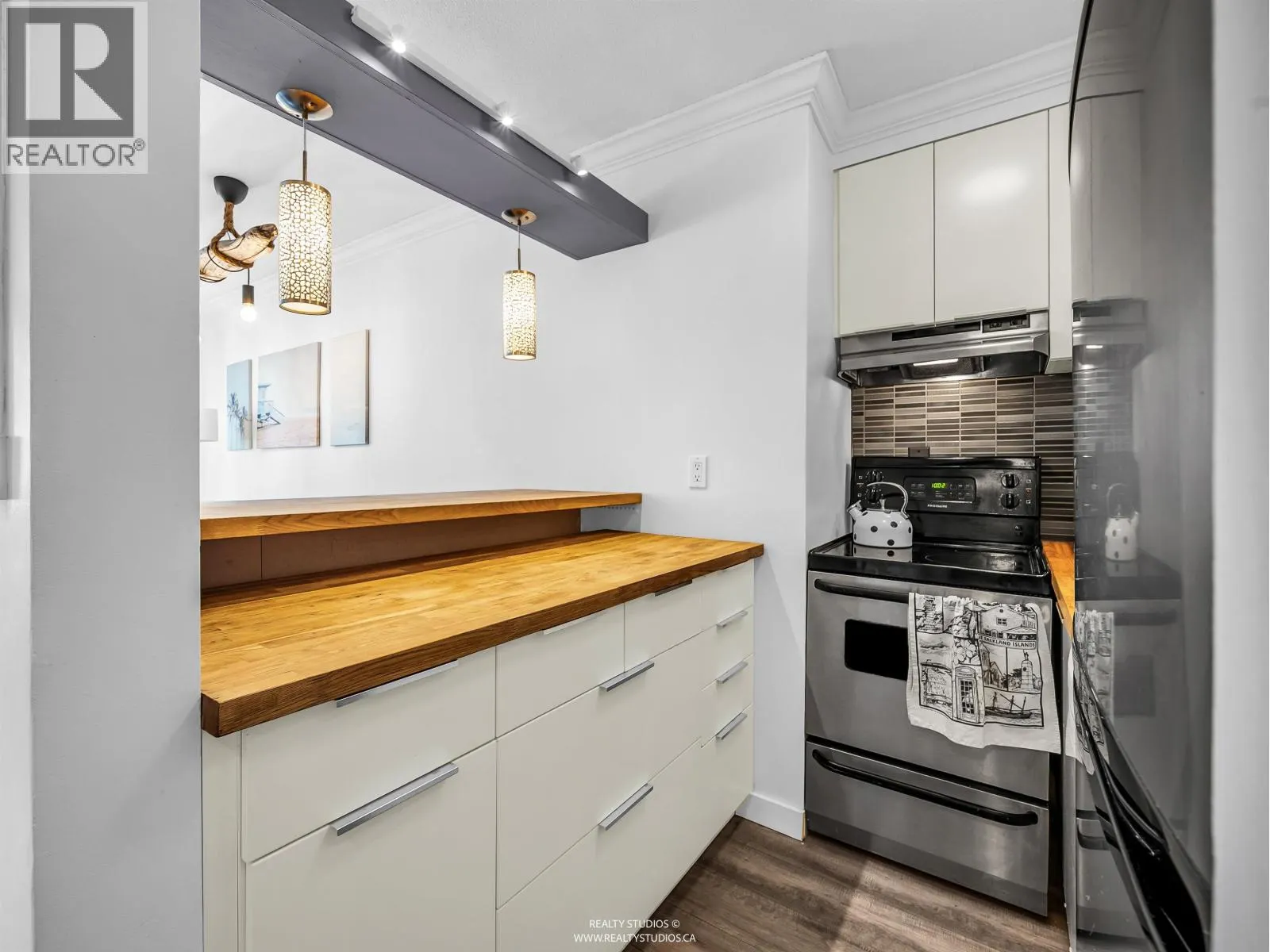 1205 1250 BURNABY STREET