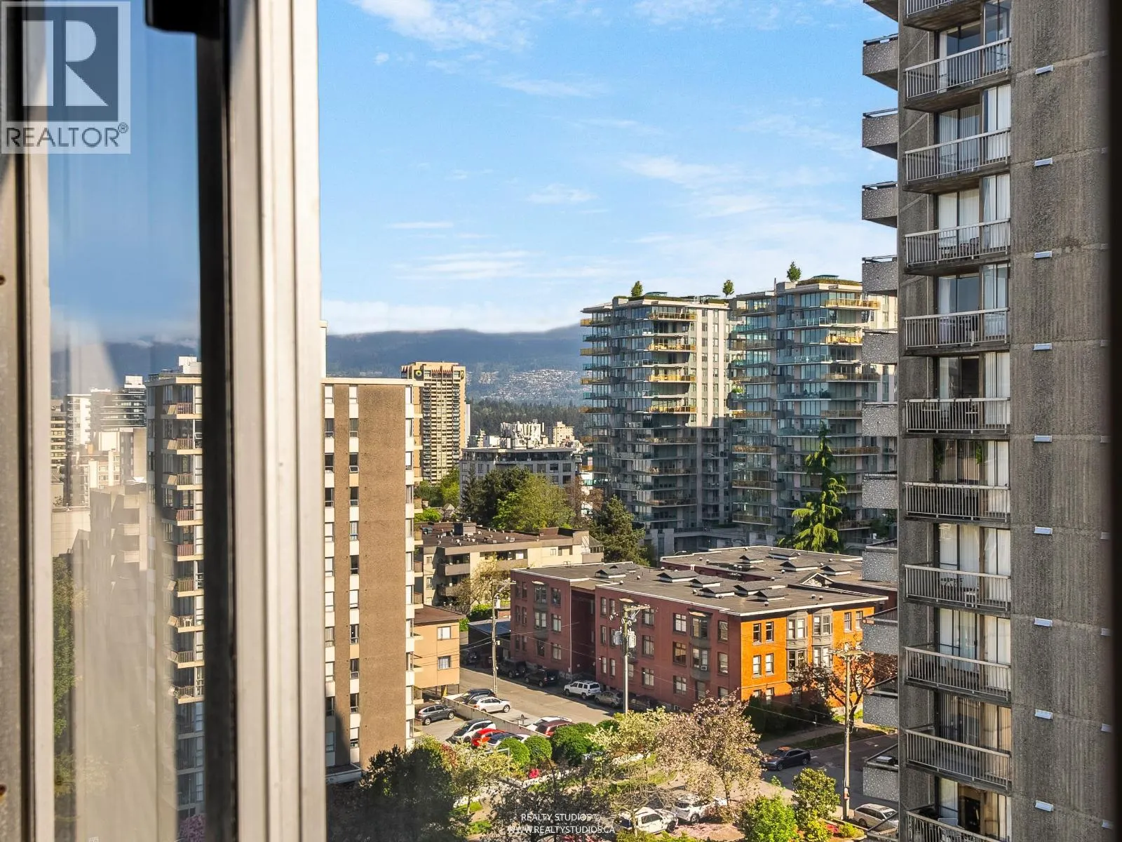1205 1250 BURNABY STREET