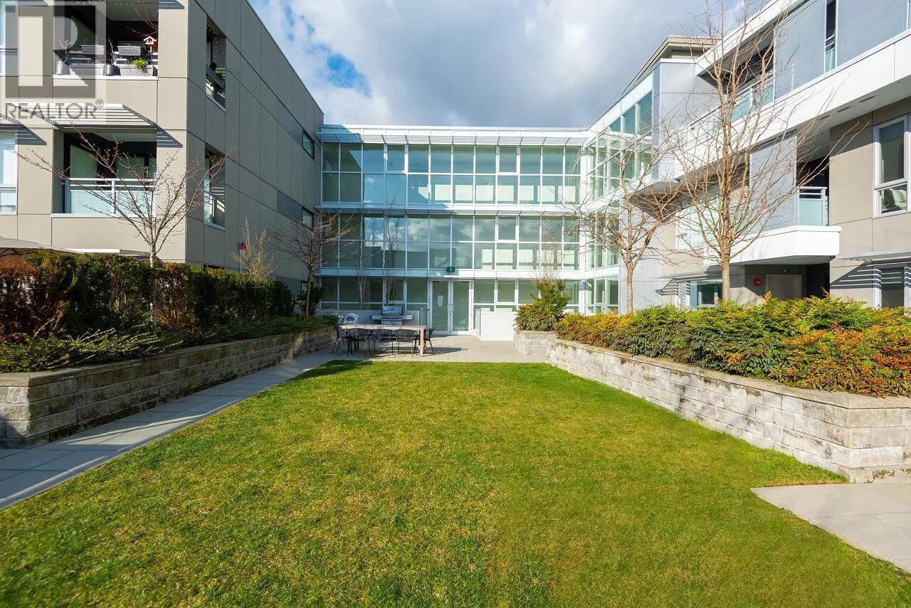 403 1061 MARINE DRIVE