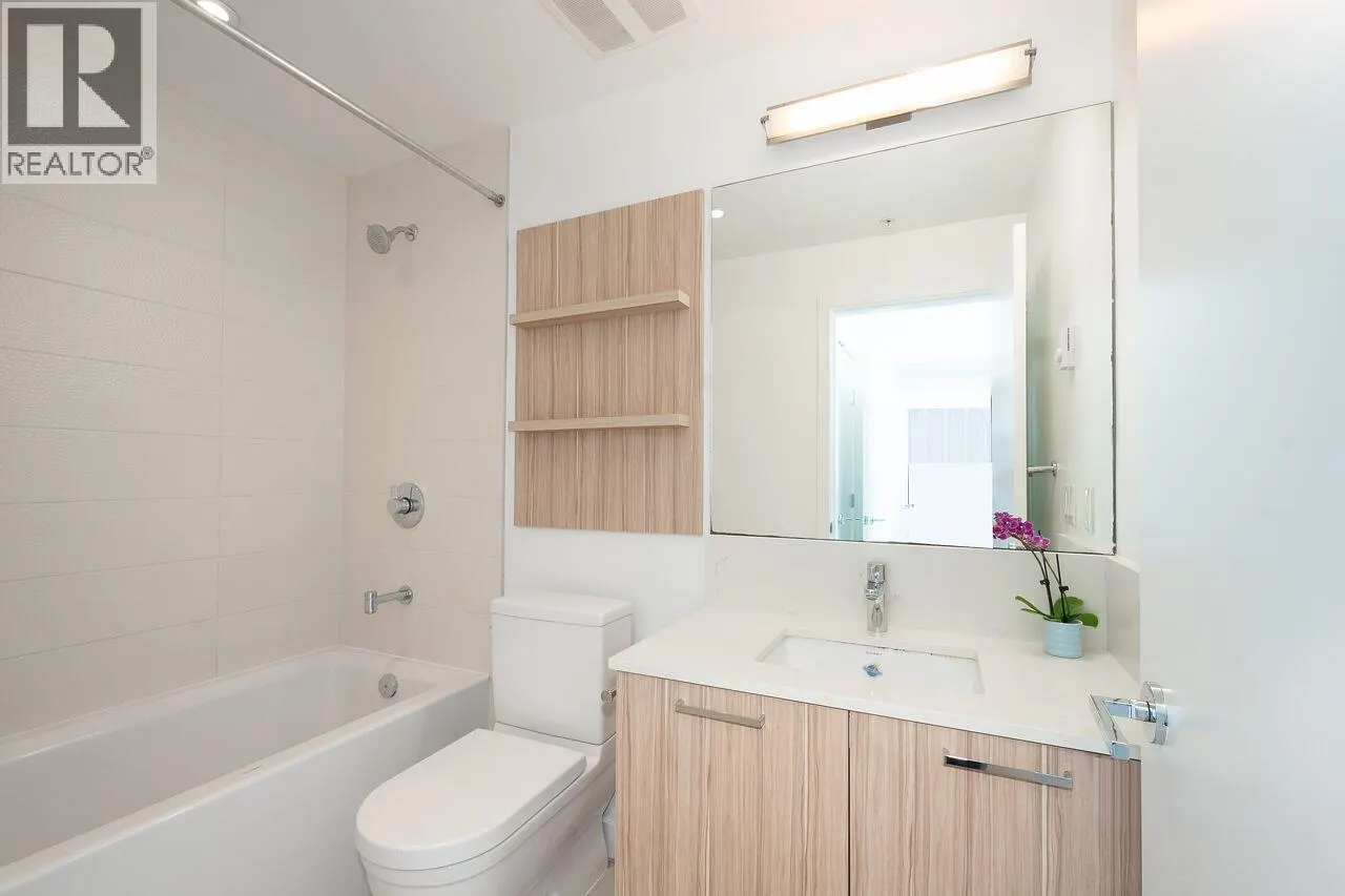 403 1061 MARINE DRIVE