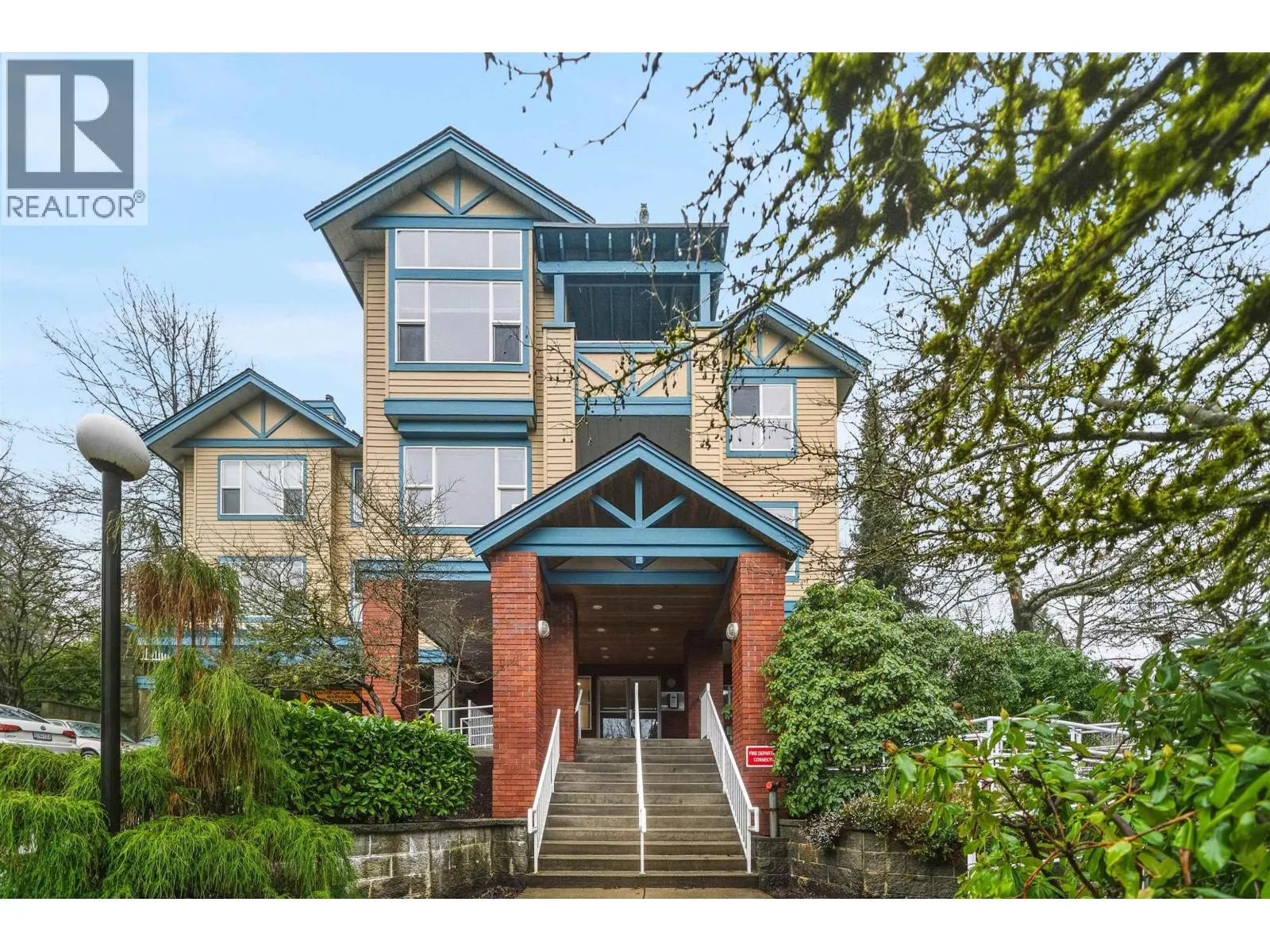 210 5281 OAKMOUNT CRESCENT