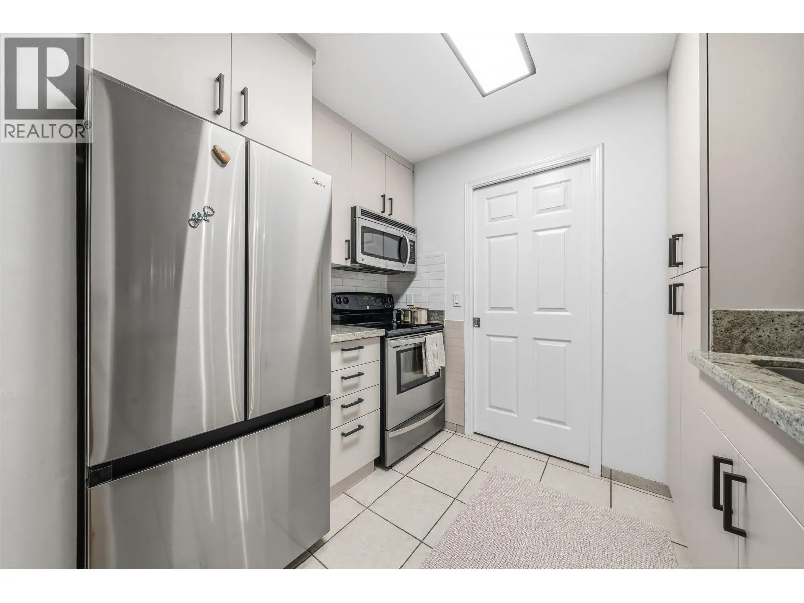 210 5281 OAKMOUNT CRESCENT