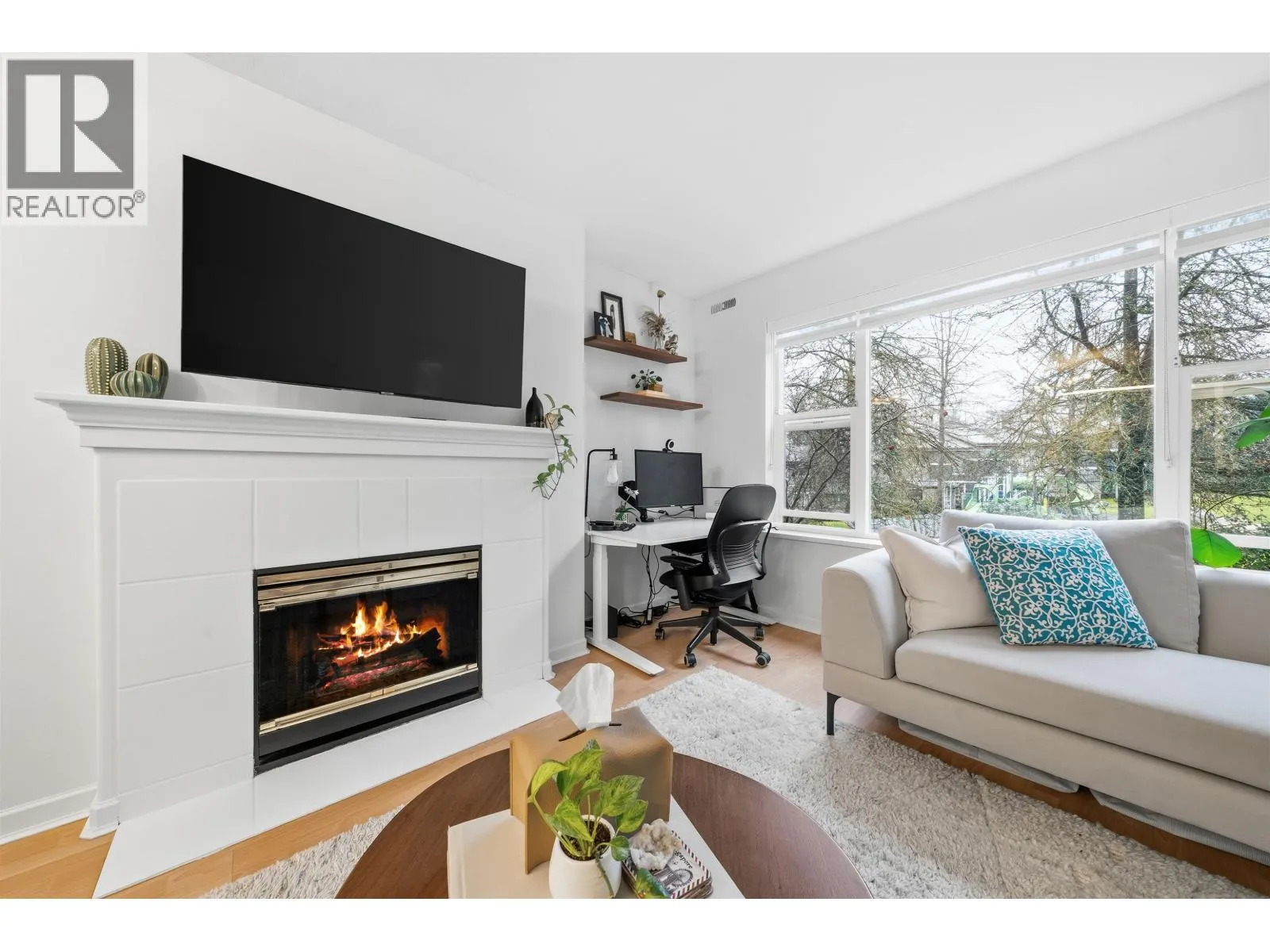 210 5281 OAKMOUNT CRESCENT
