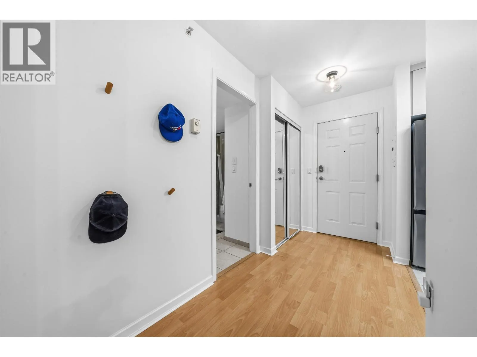 210 5281 OAKMOUNT CRESCENT