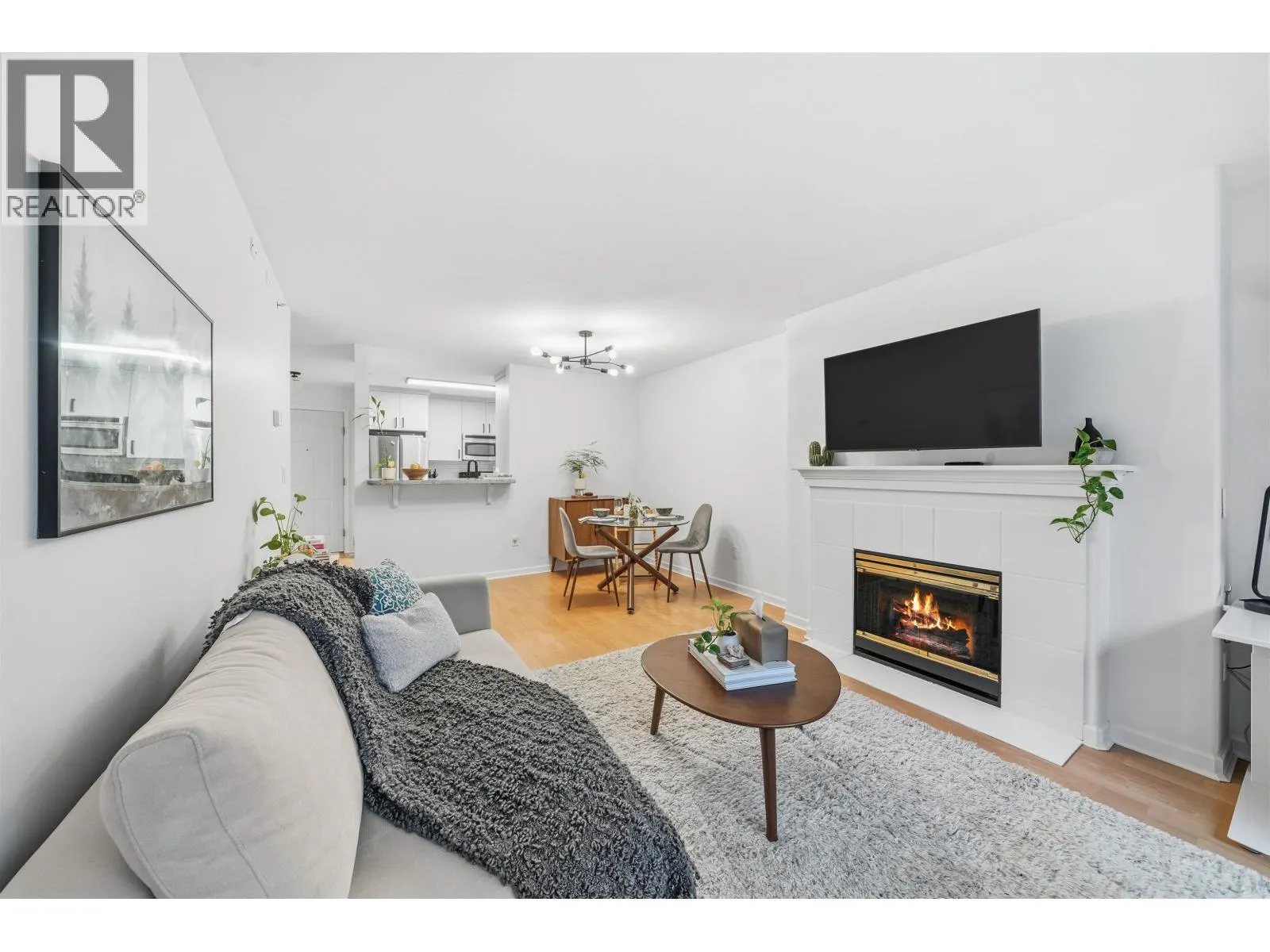 210 5281 OAKMOUNT CRESCENT