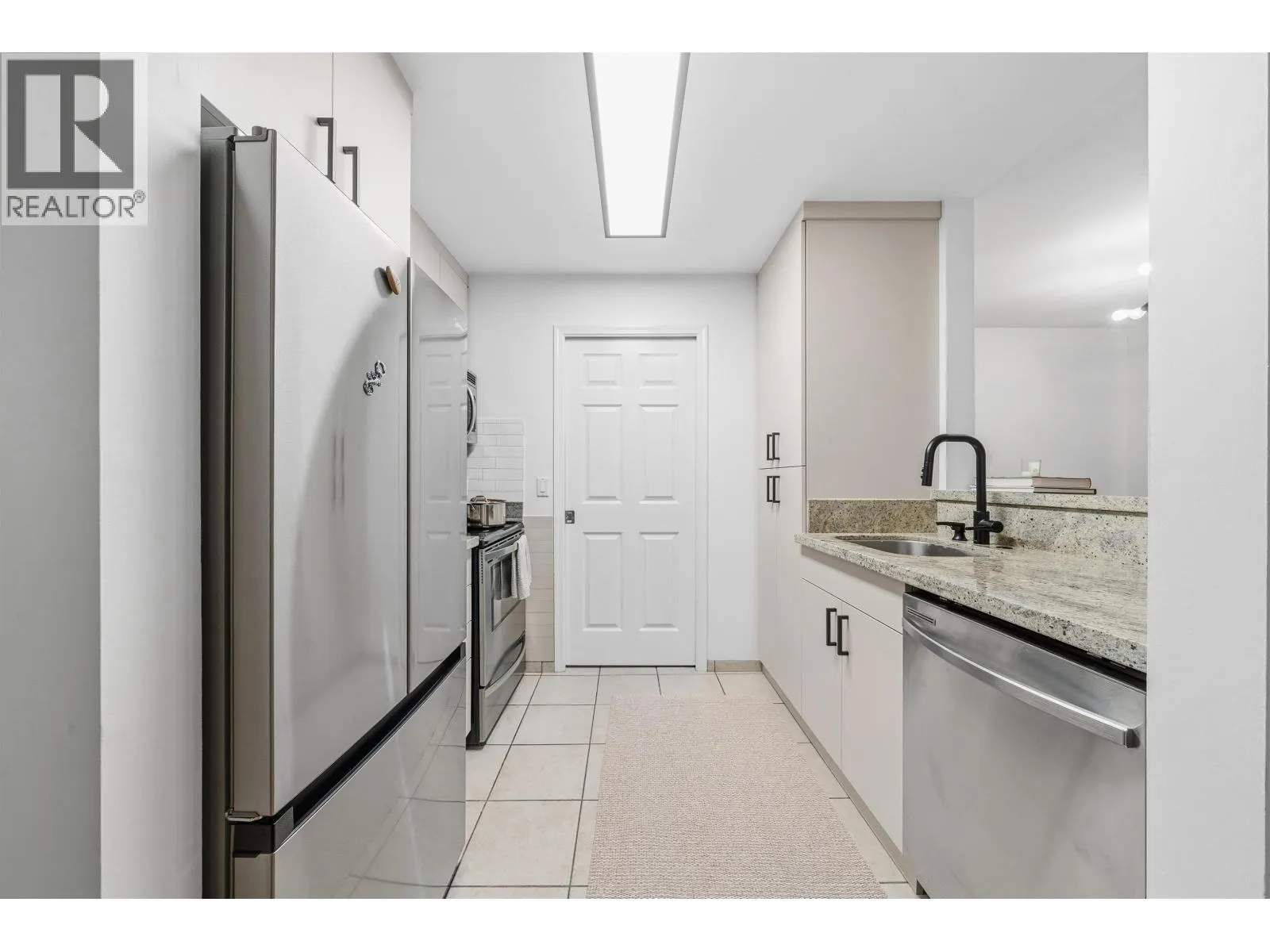 210 5281 OAKMOUNT CRESCENT