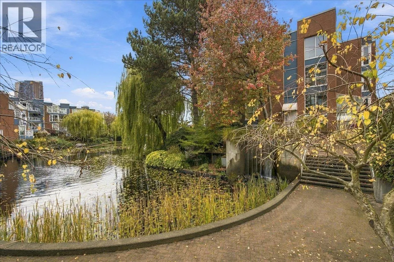 405 1502 ISLAND PARK WALK