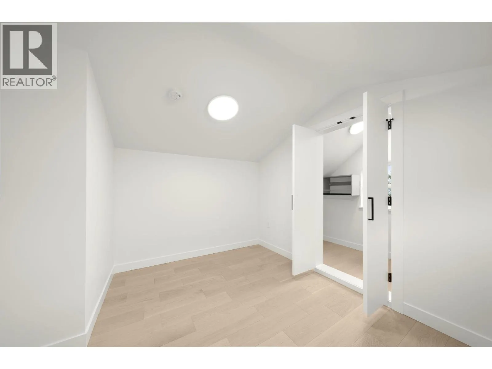 1161 KEEFER STREET