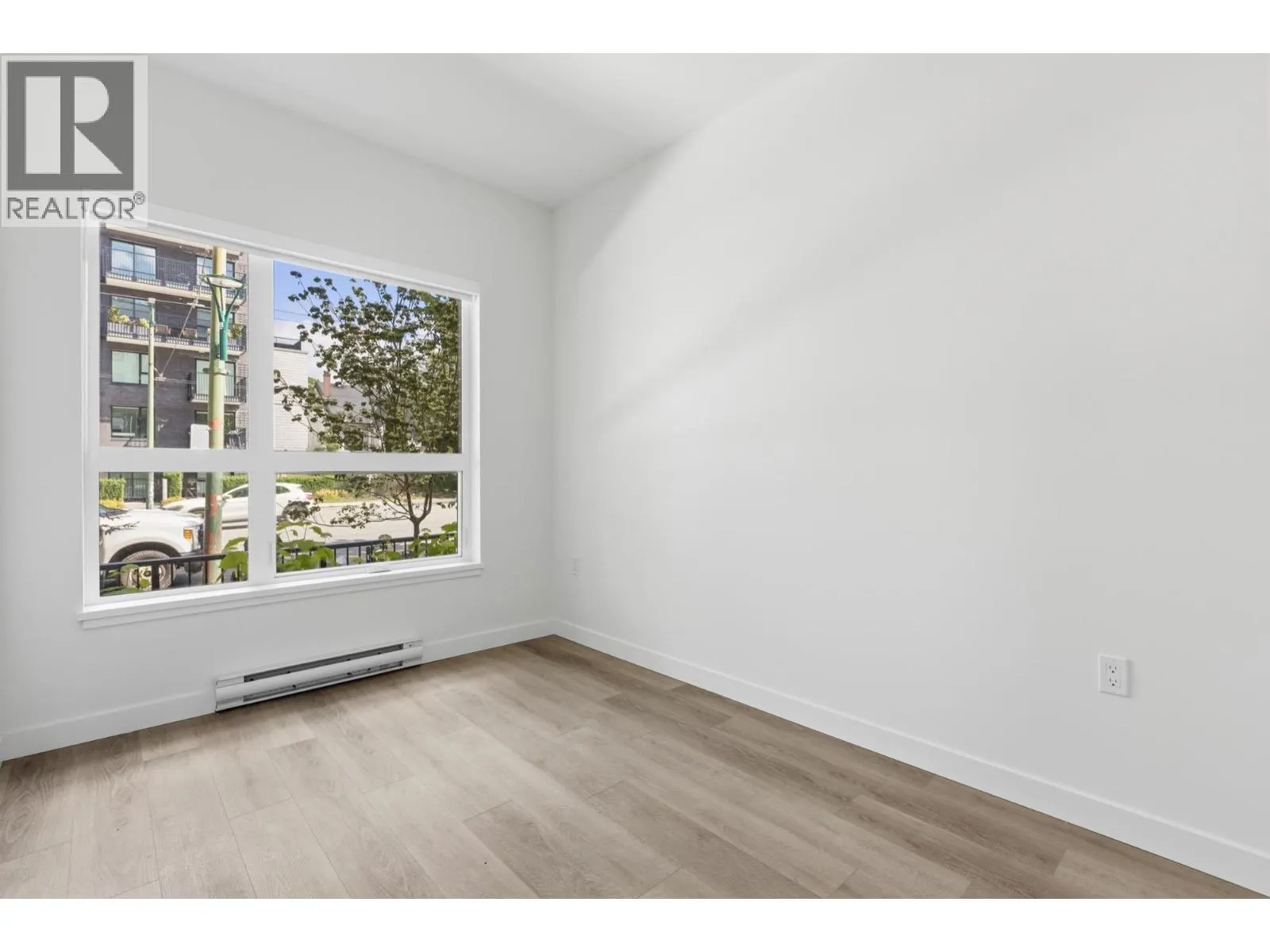 102 2268 E BROADWAY