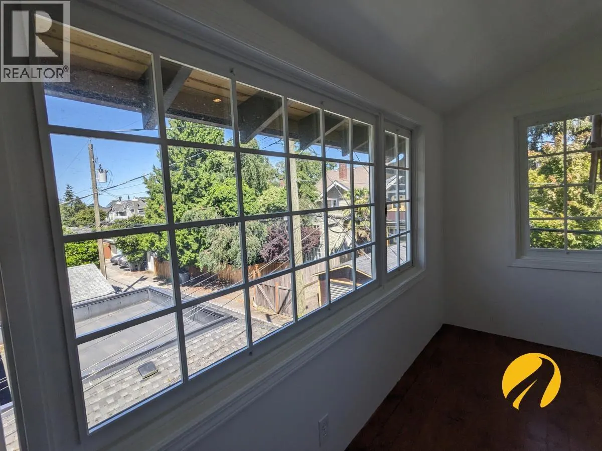 Upper 1 1631 DUNBAR STREET