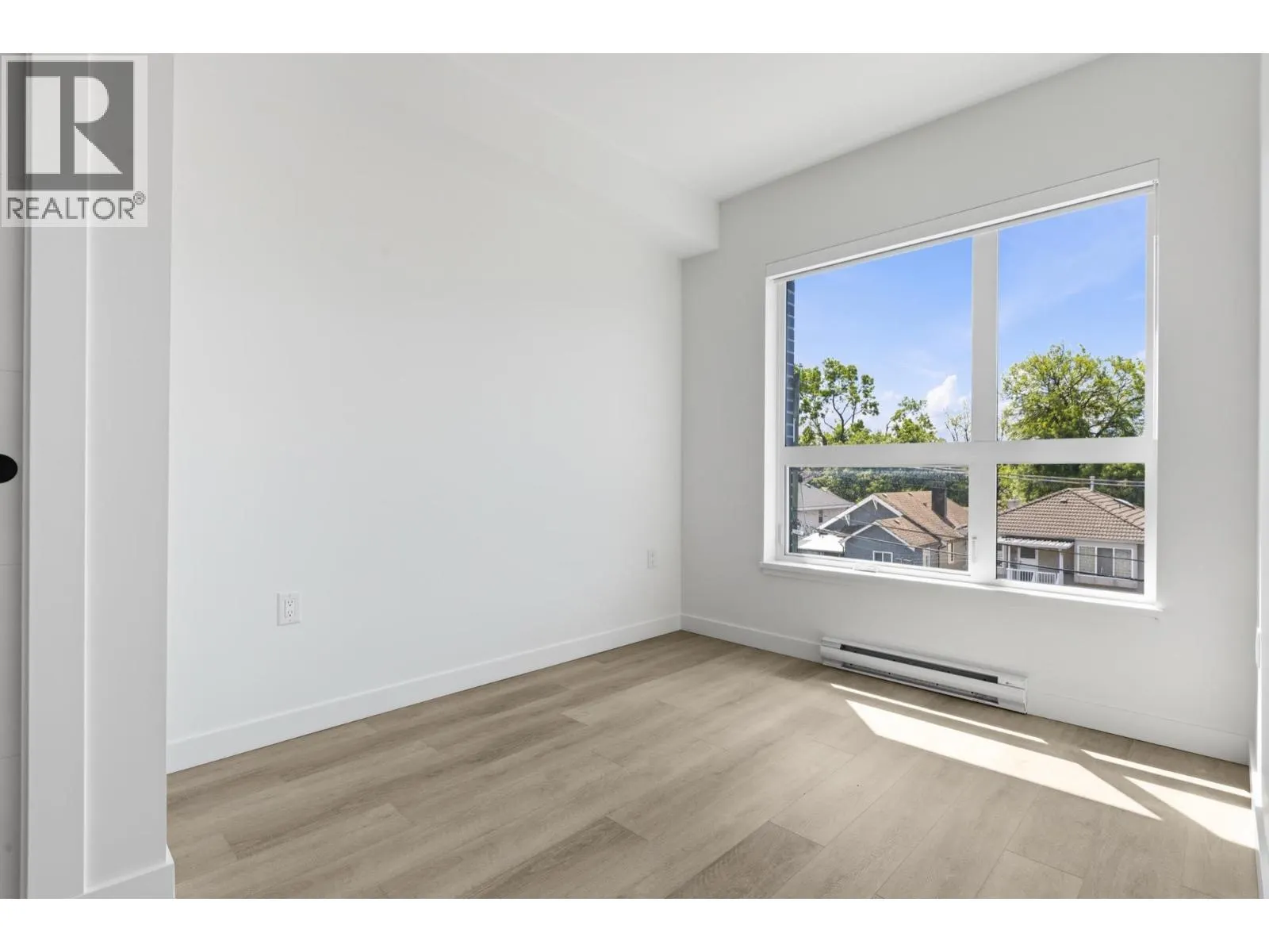 302 2268 E BROADWAY