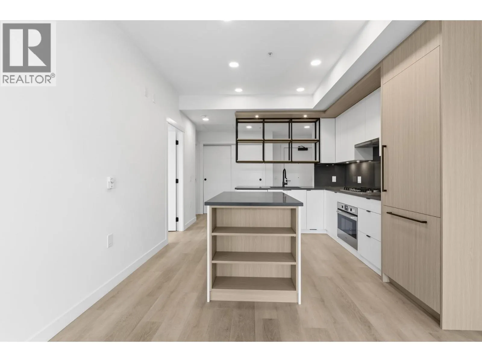 302 2268 E BROADWAY