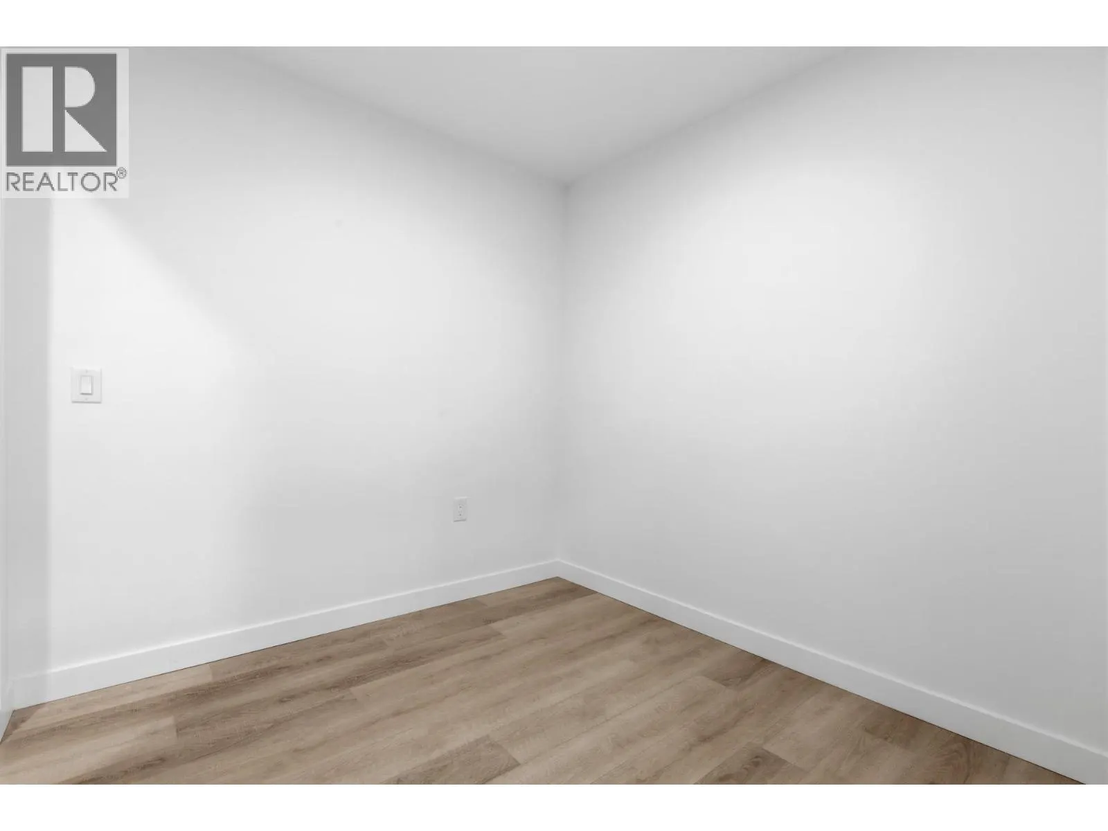 302 2268 E BROADWAY