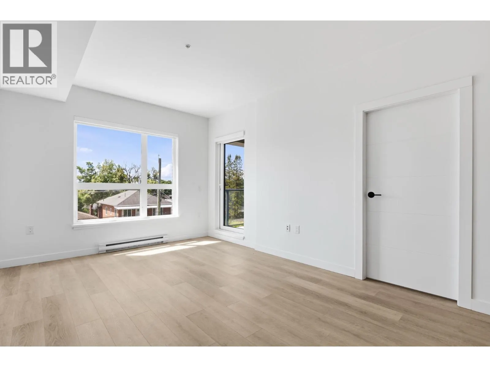302 2268 E BROADWAY