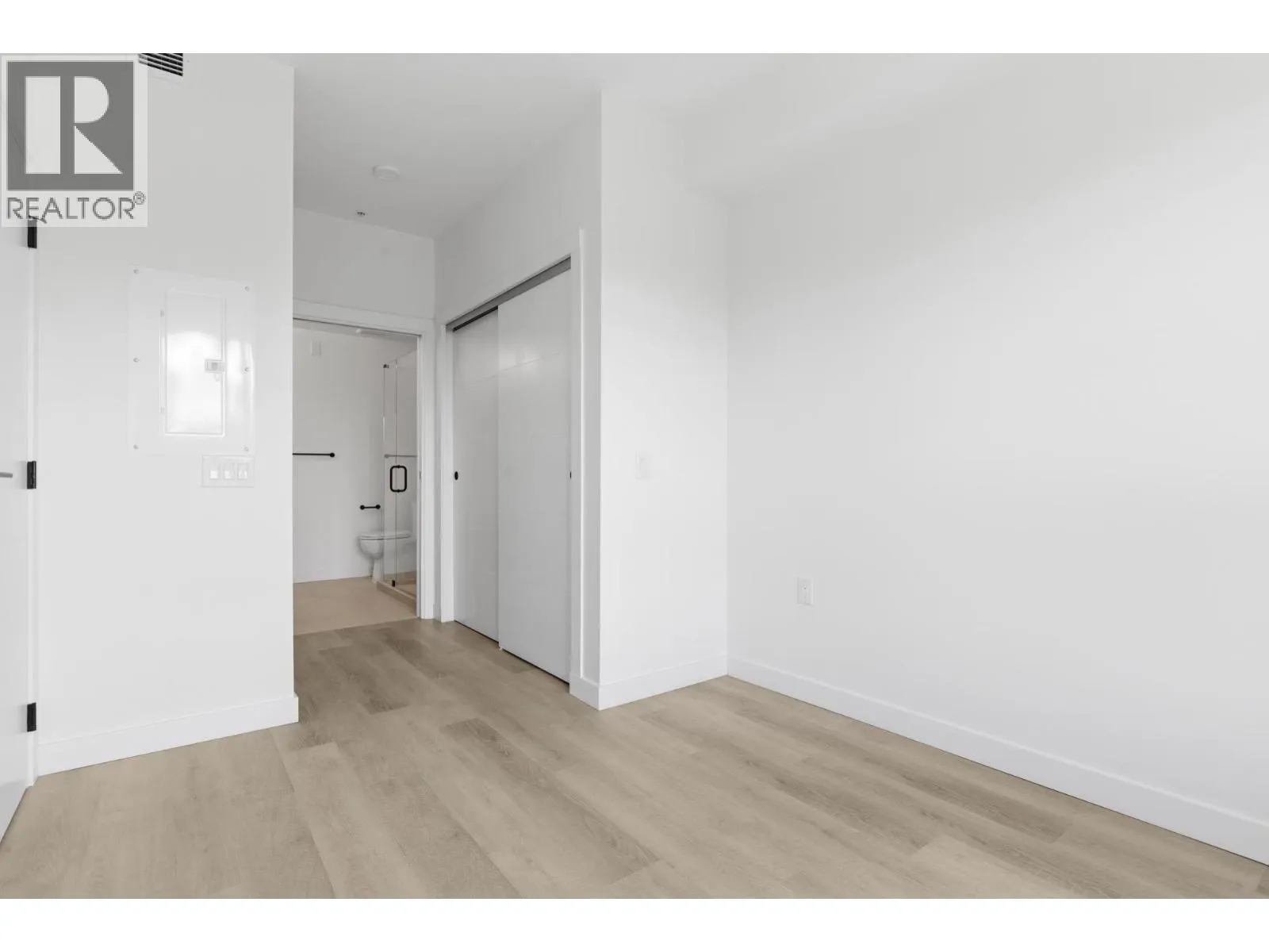 302 2268 E BROADWAY