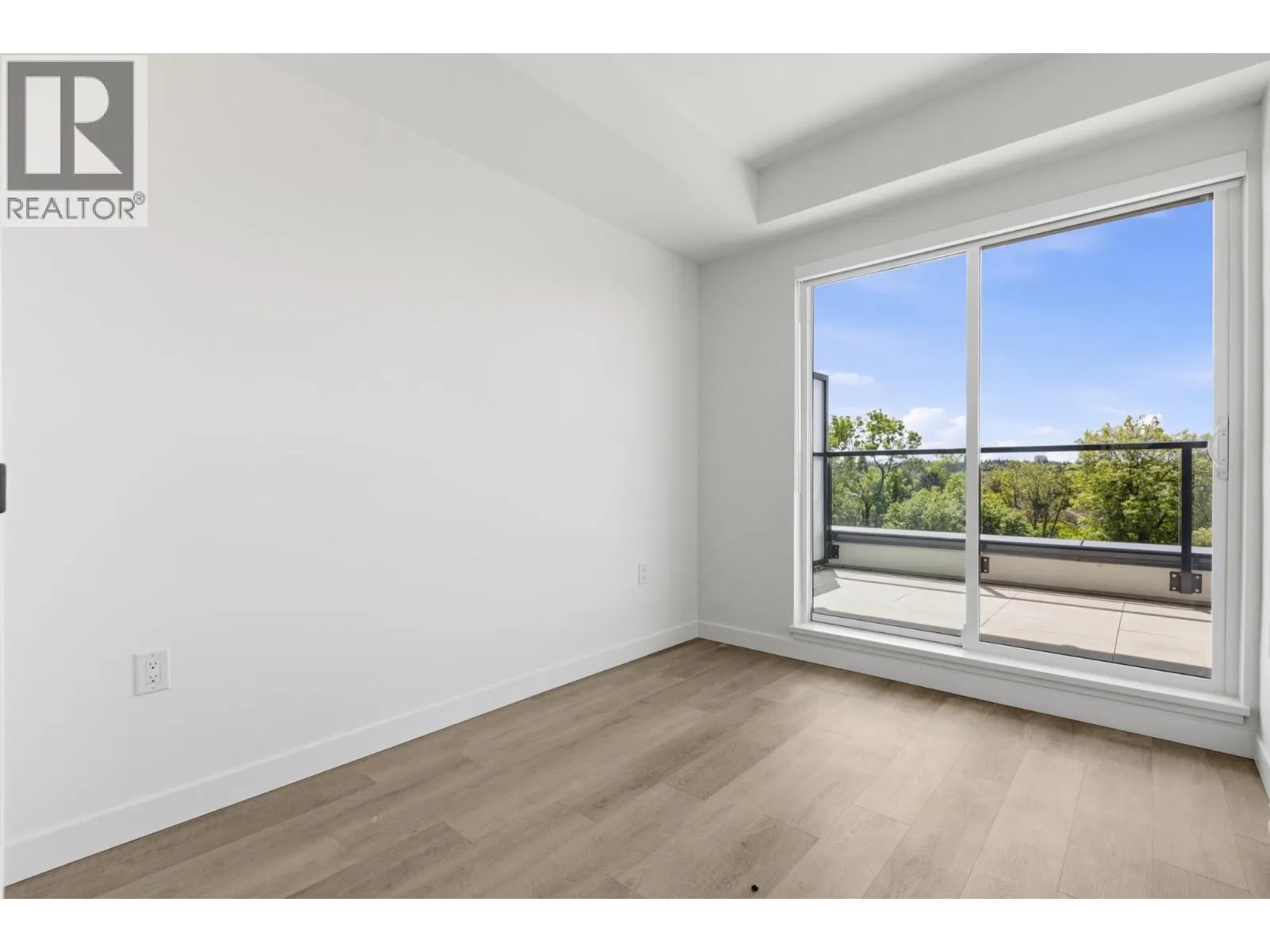 501 2268 E BROADWAY