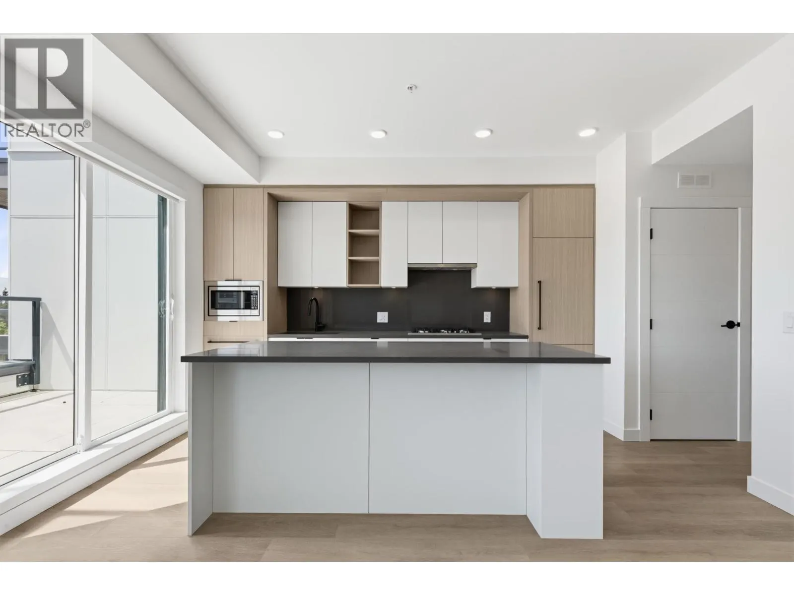 501 2268 E BROADWAY