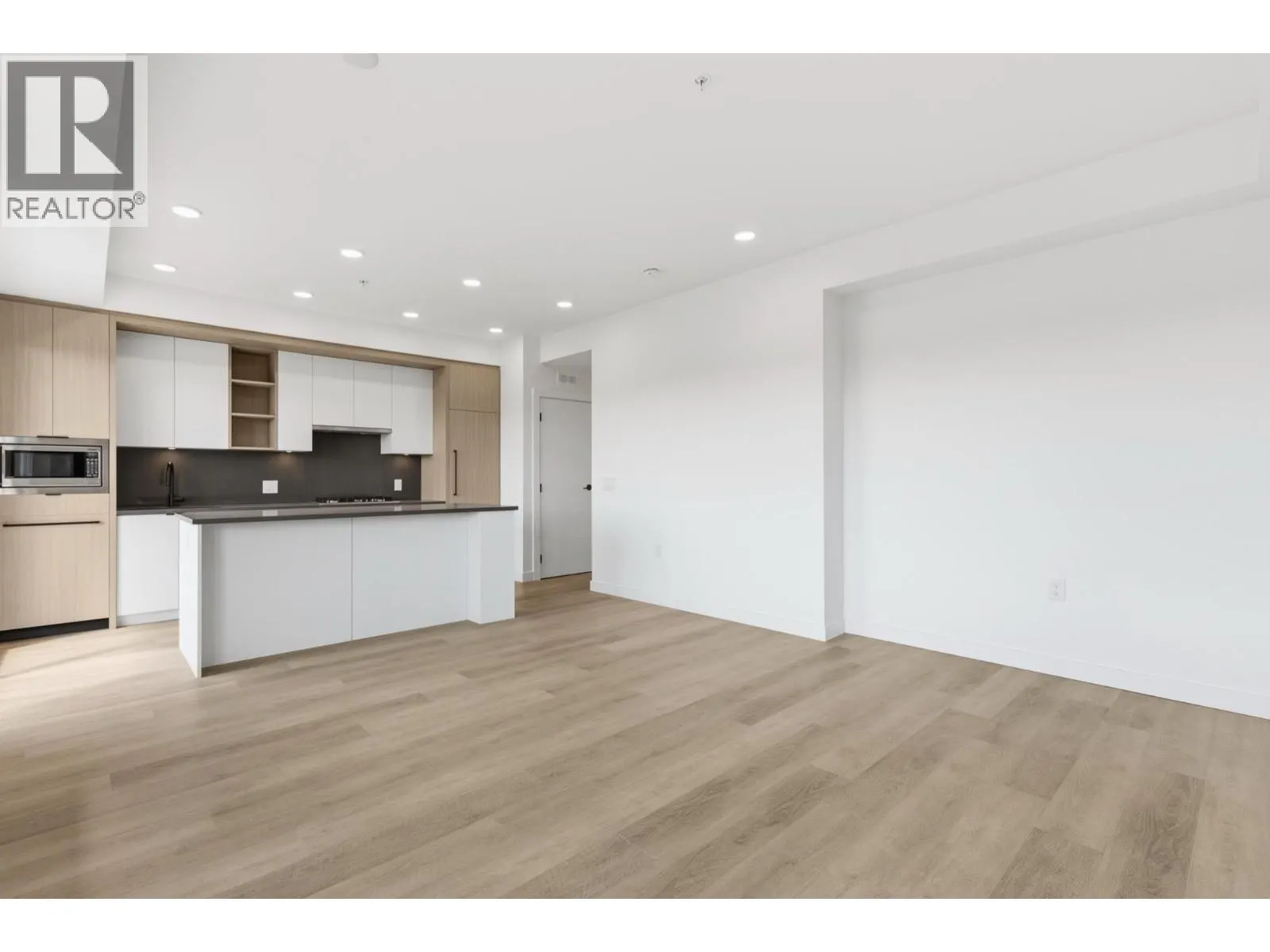 501 2268 E BROADWAY