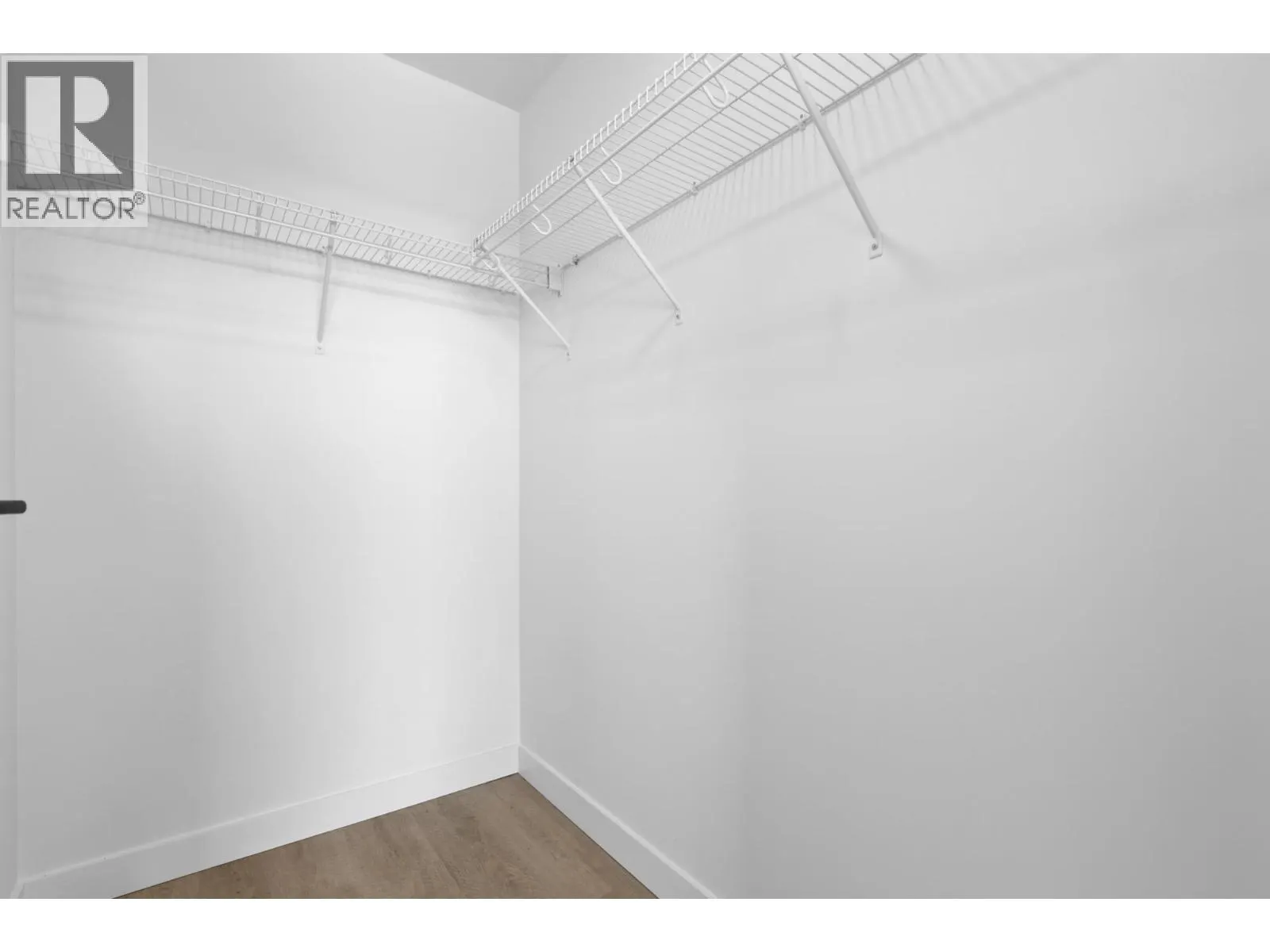 501 2268 E BROADWAY