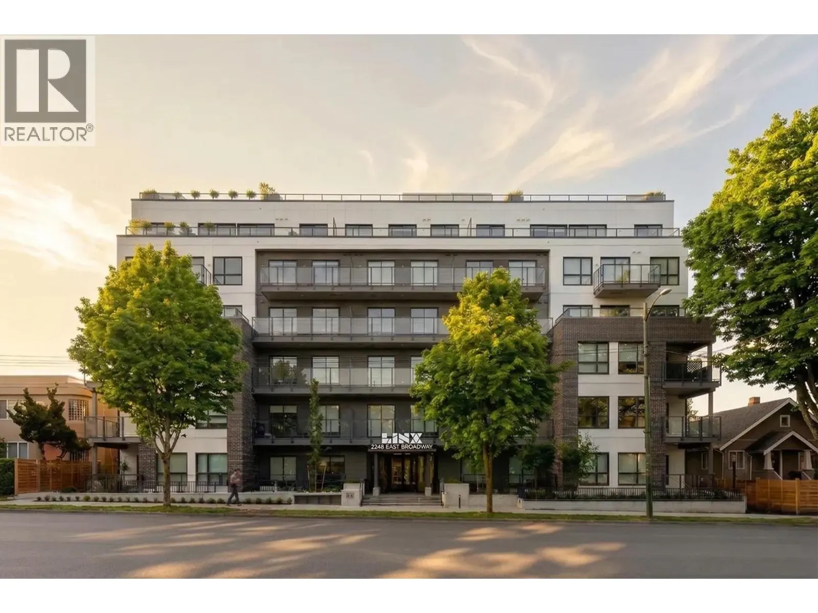 501 2268 E BROADWAY