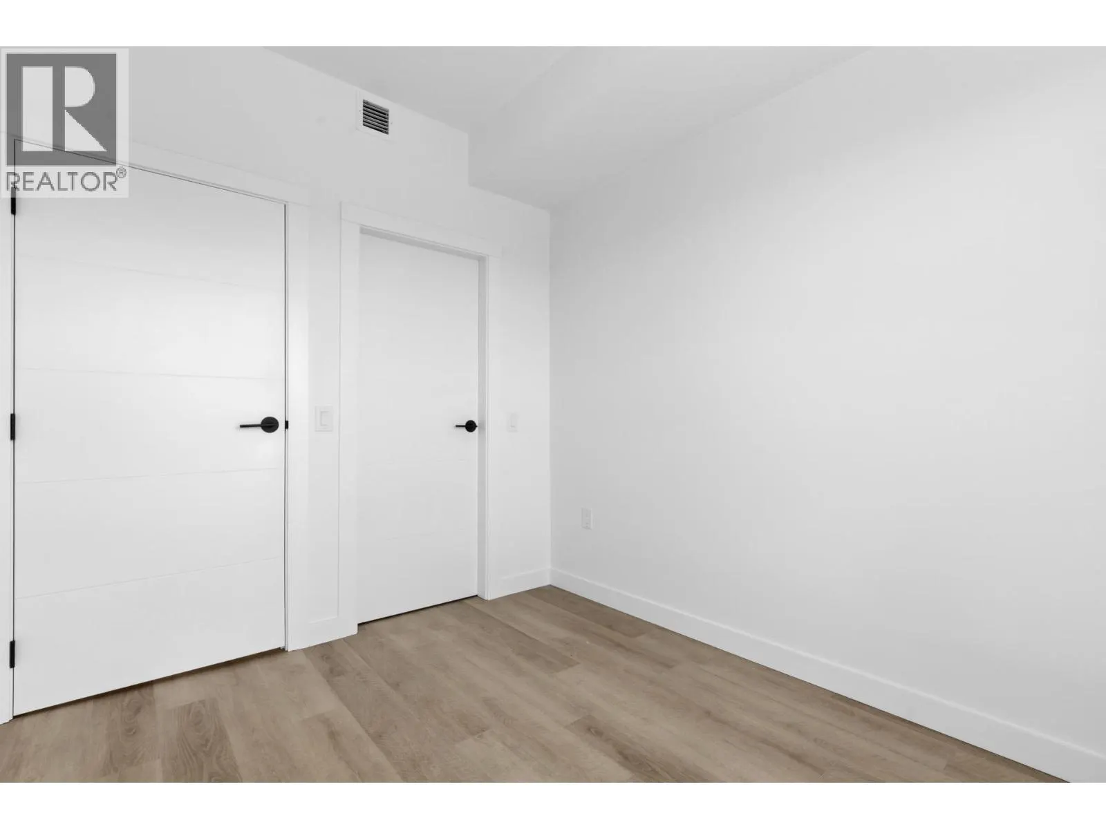 501 2268 E BROADWAY