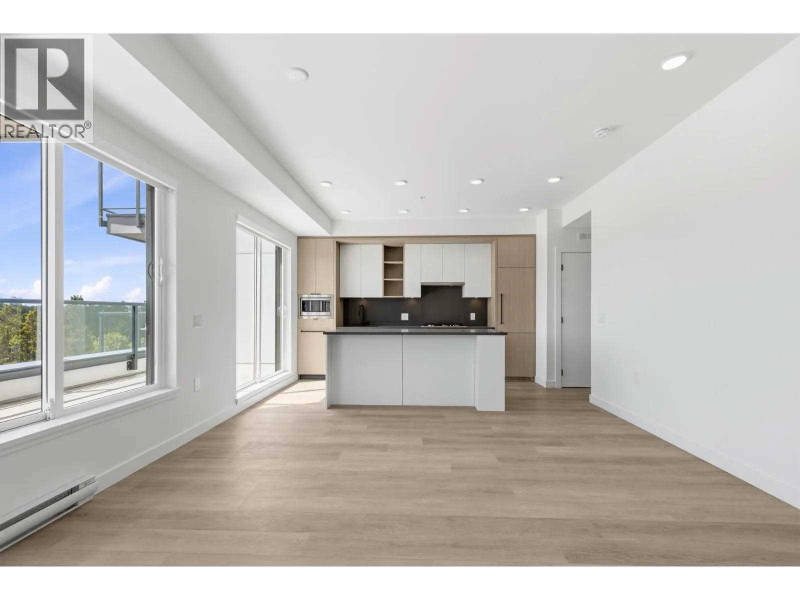 501 2268 E BROADWAY