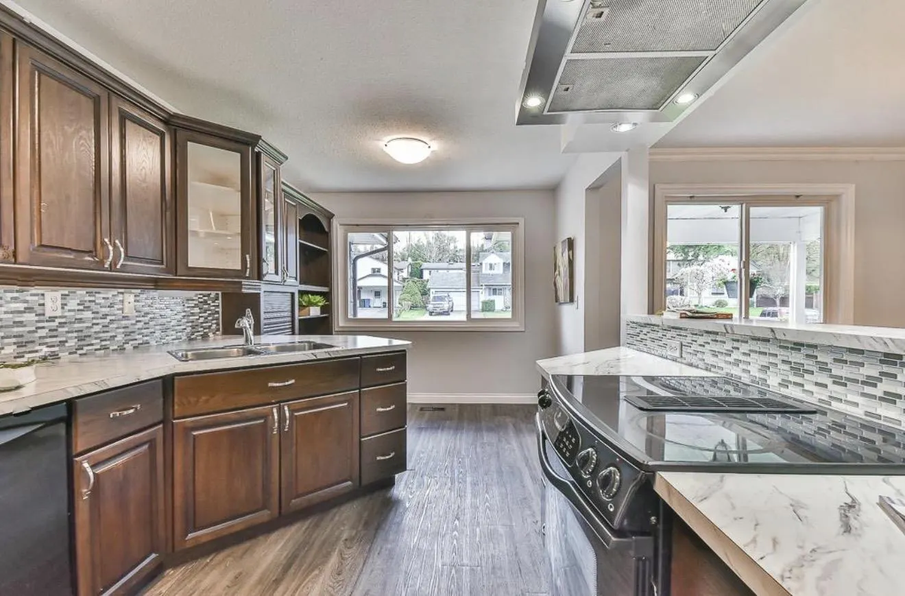3633 BURNSIDE DRIVE