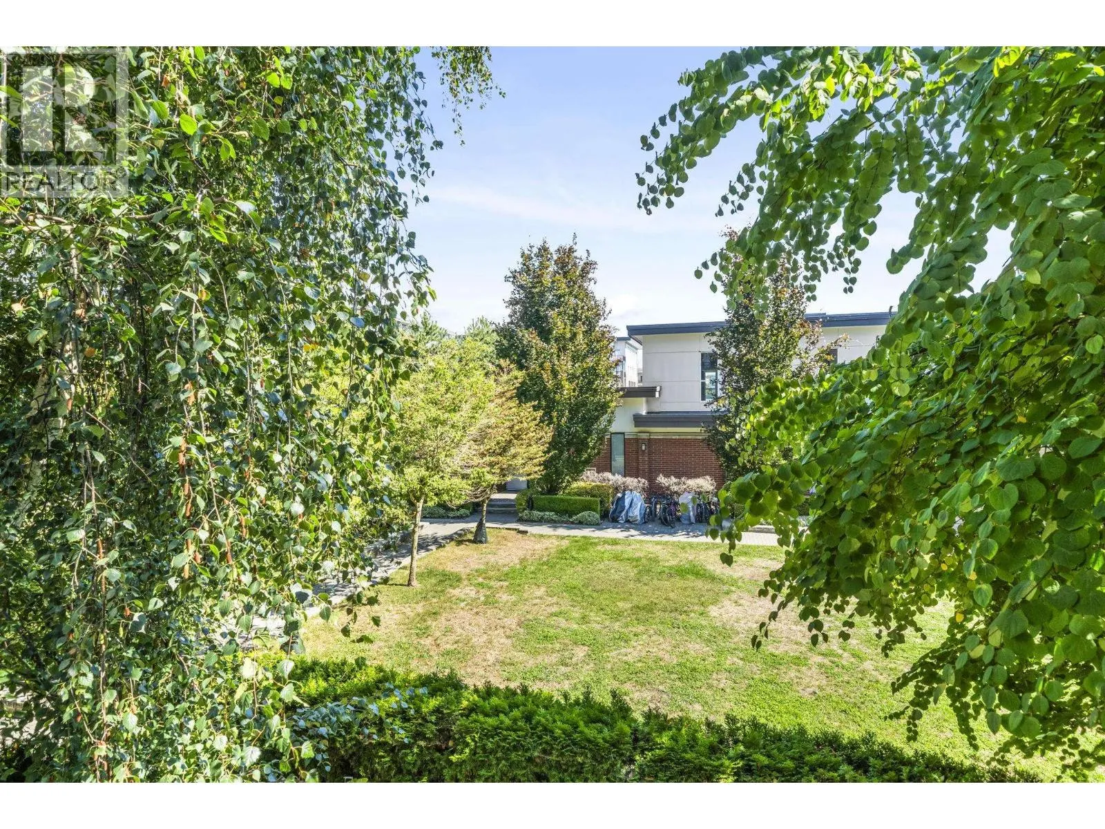 215 9311 ALEXANDRA ROAD